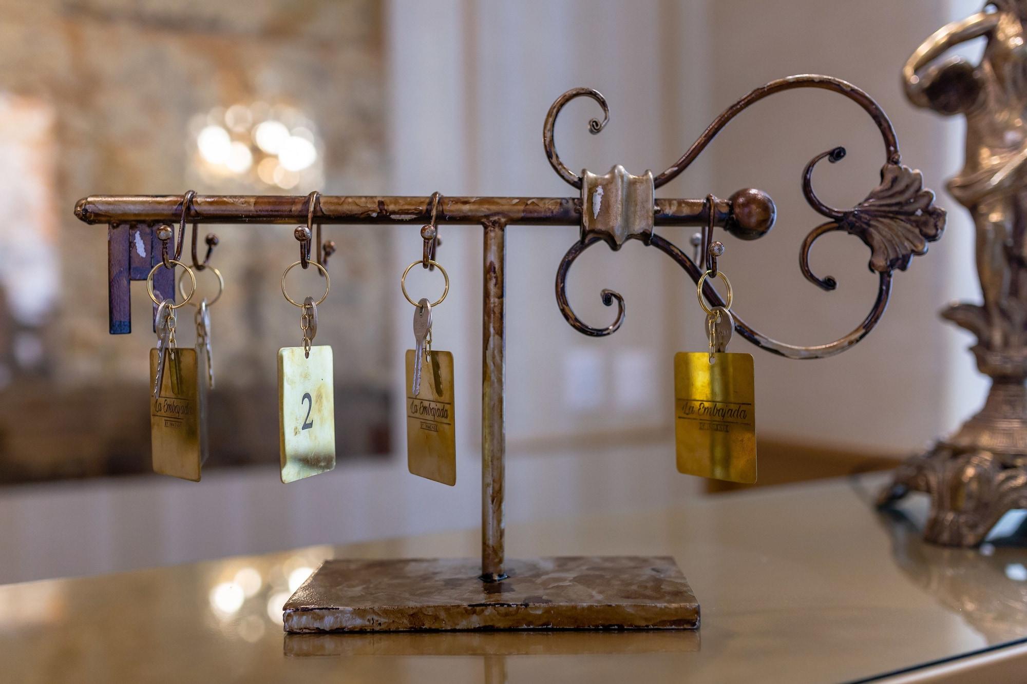 image-housing-carousel