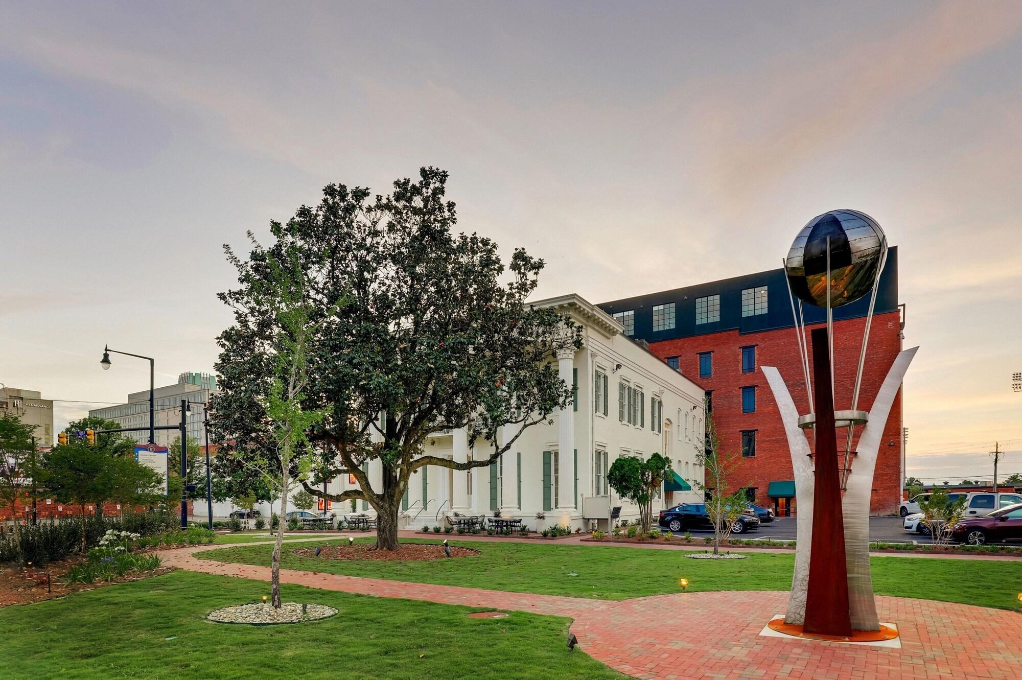 image-housing-carousel