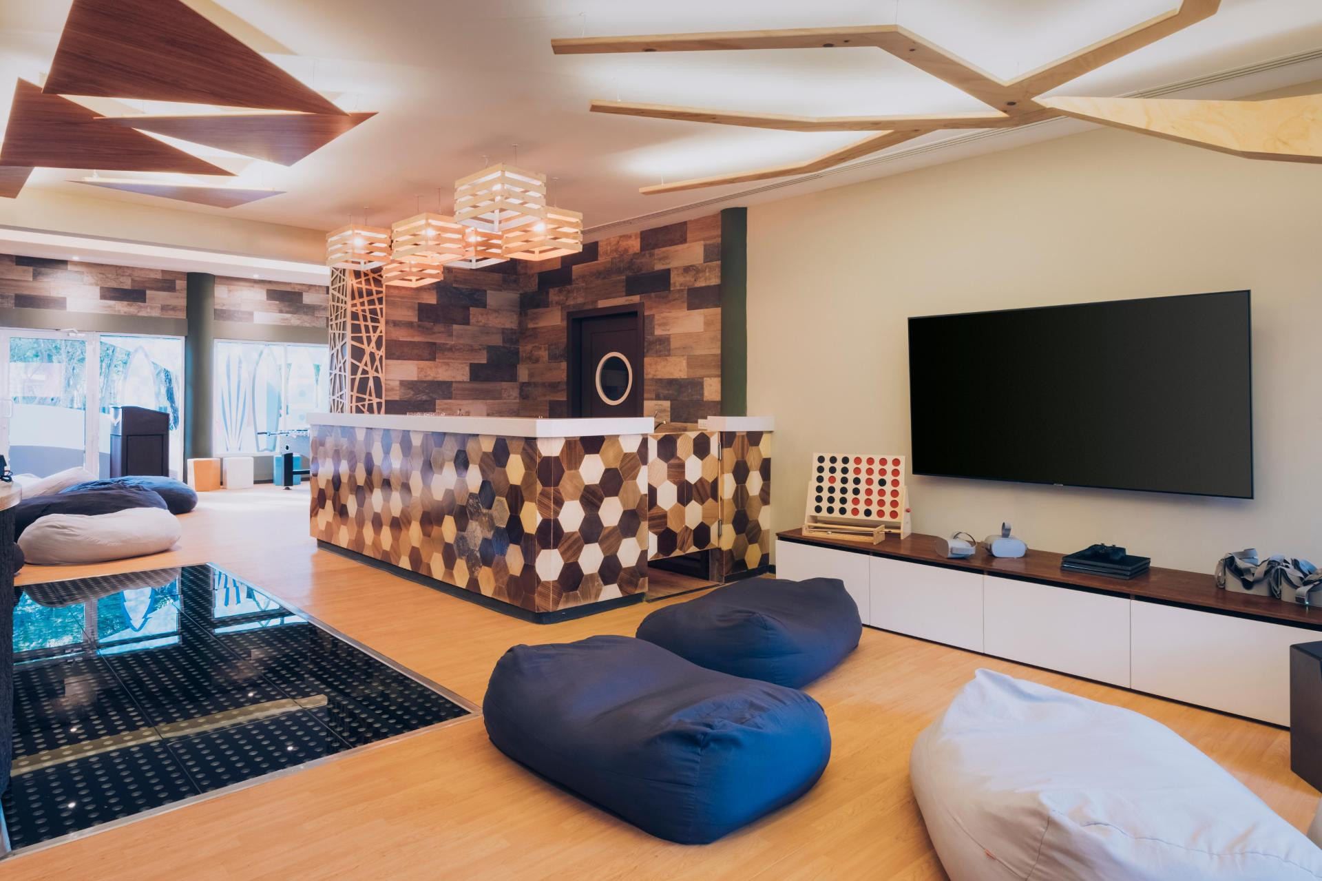 image-housing-carousel