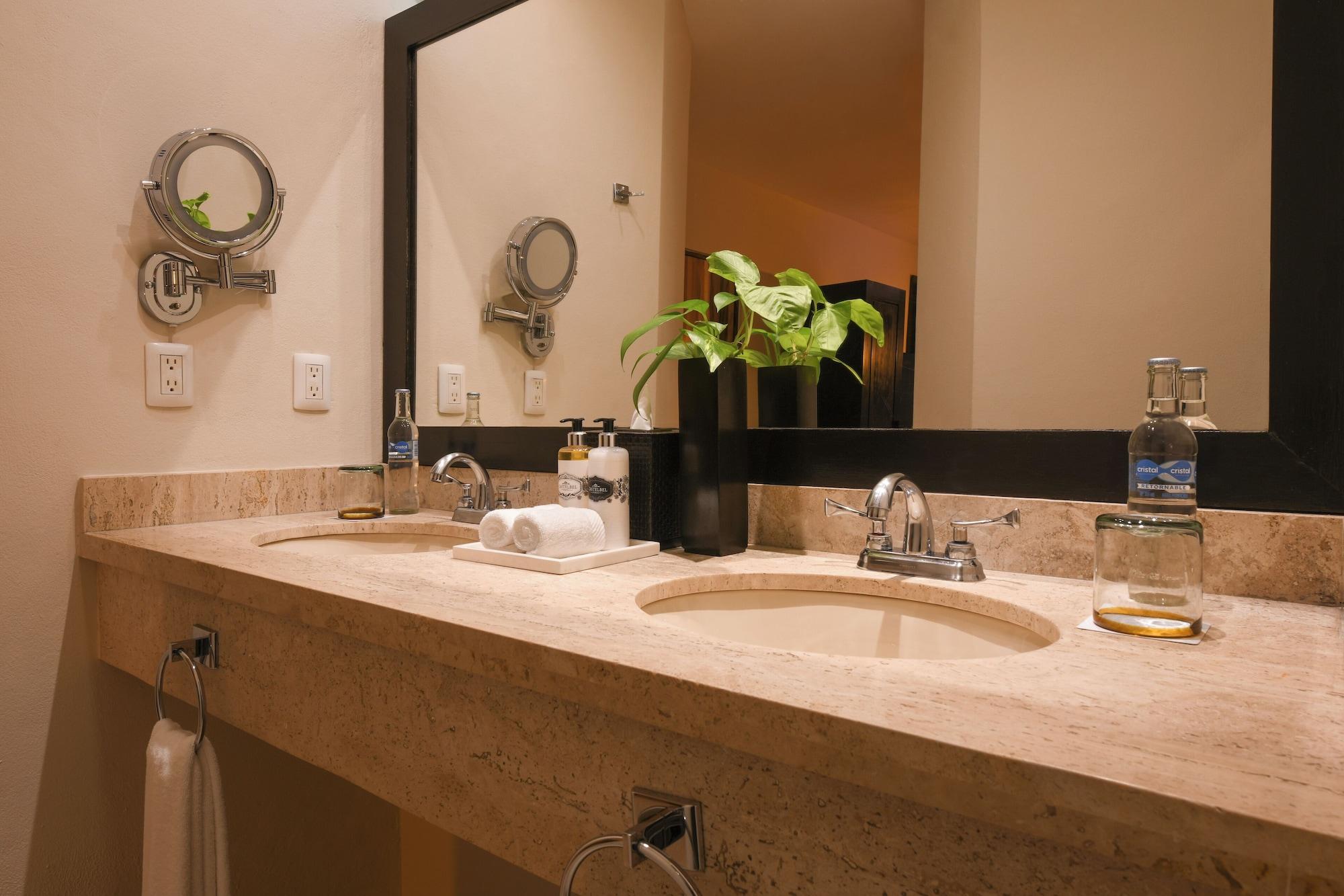 OCEANFRONT JUNIOR SUITE