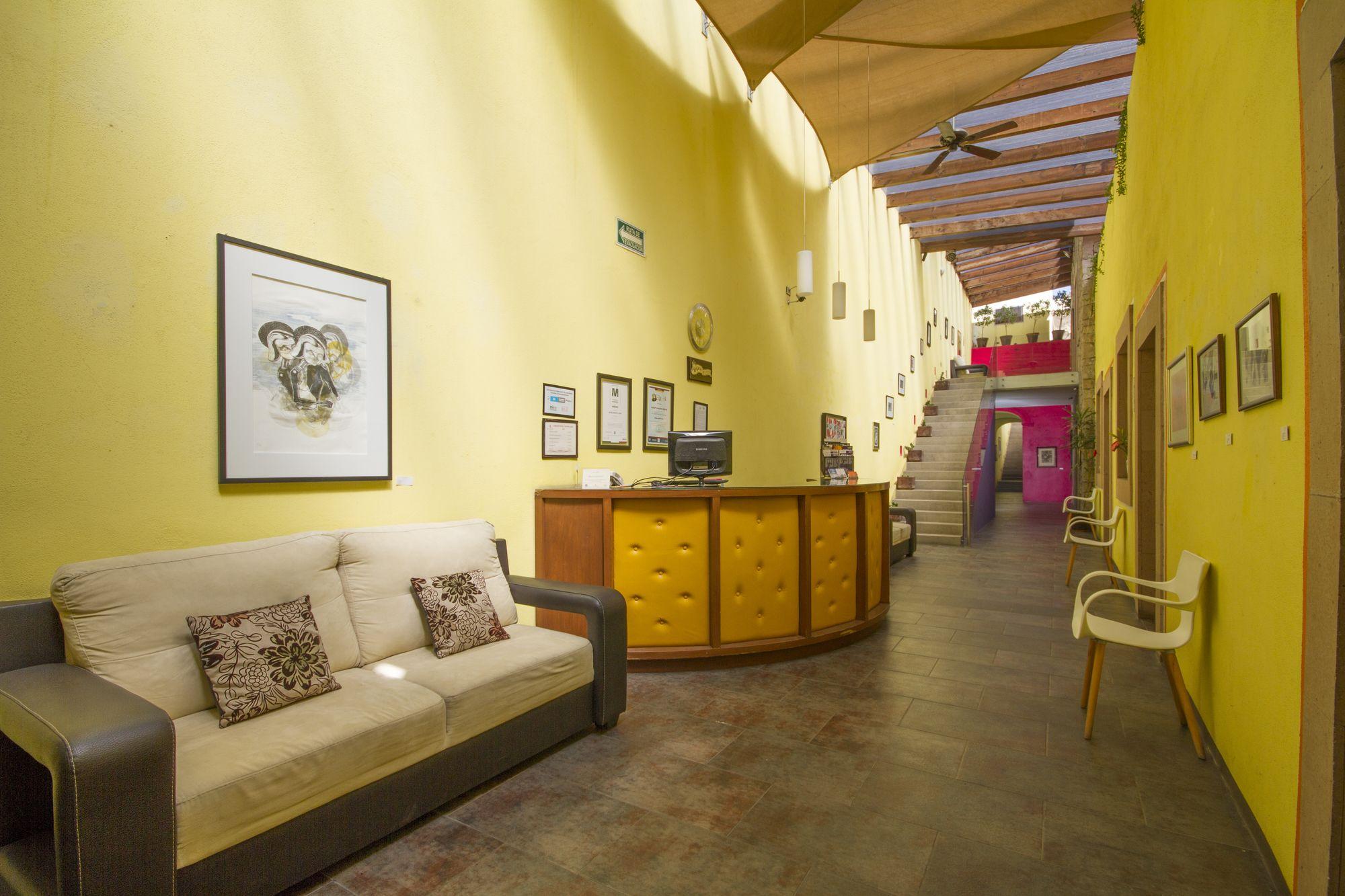 image-housing-carousel