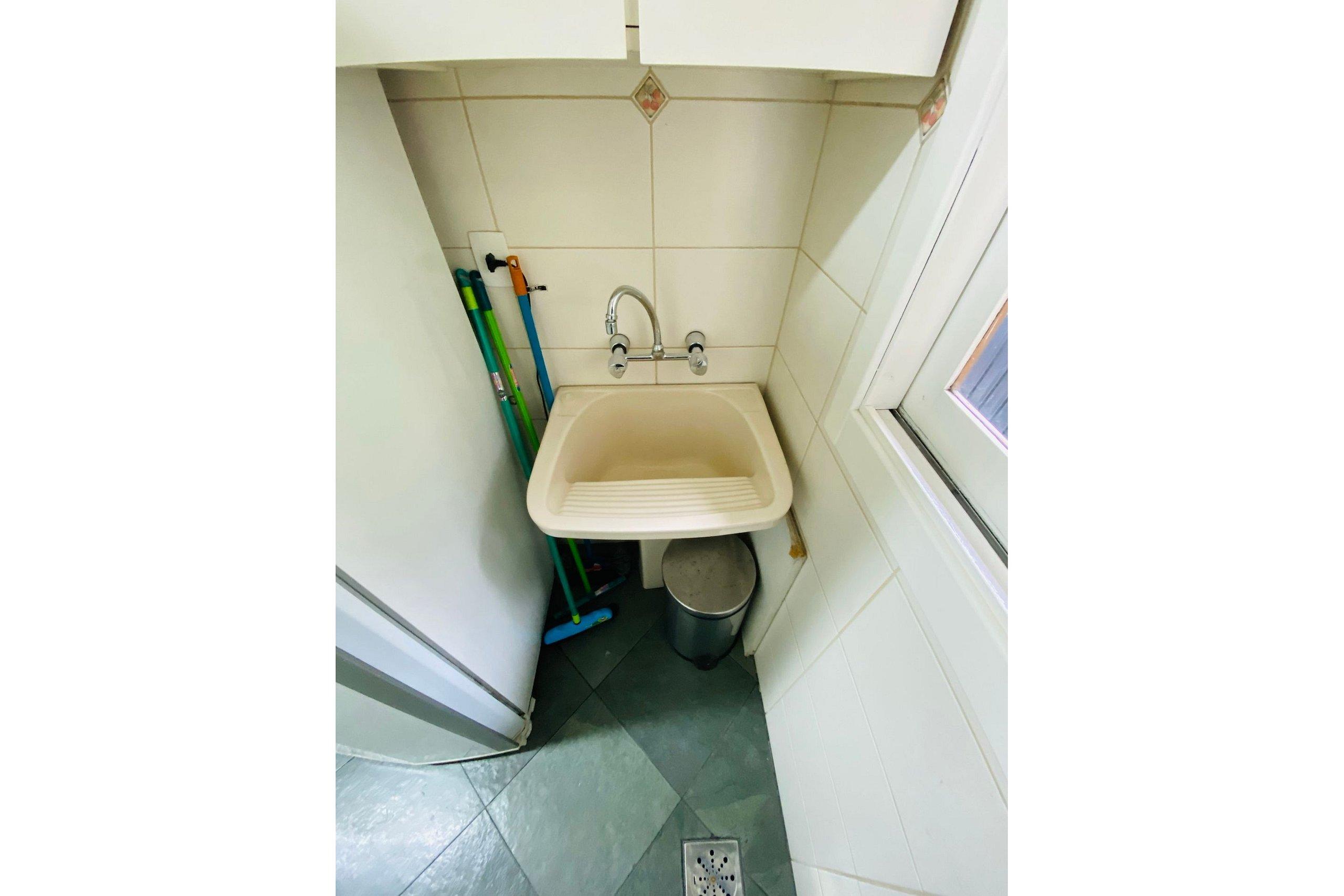 image-housing-carousel