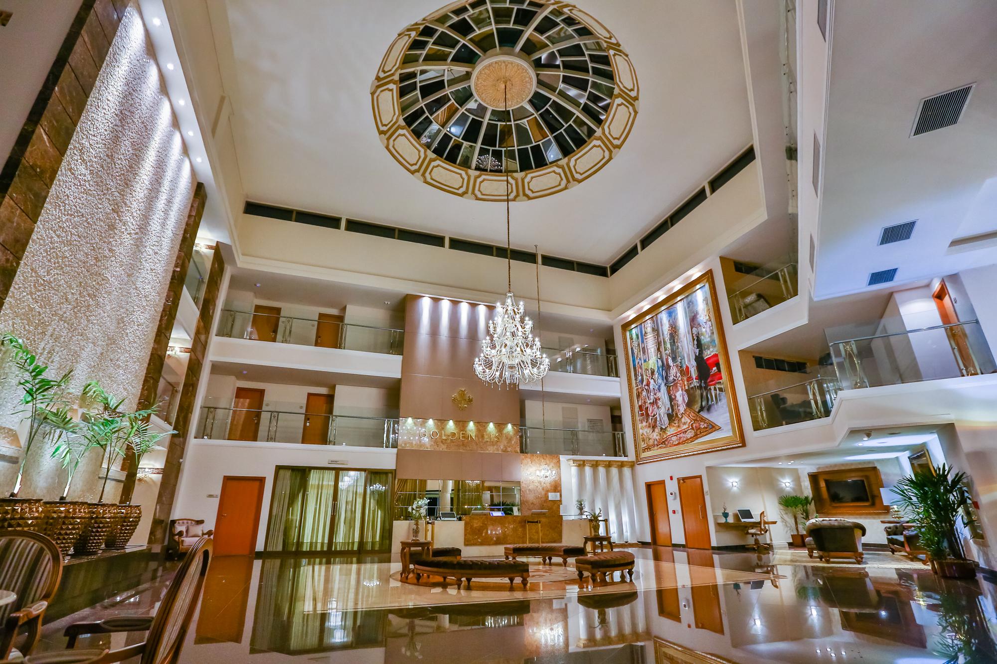 image-housing-carousel