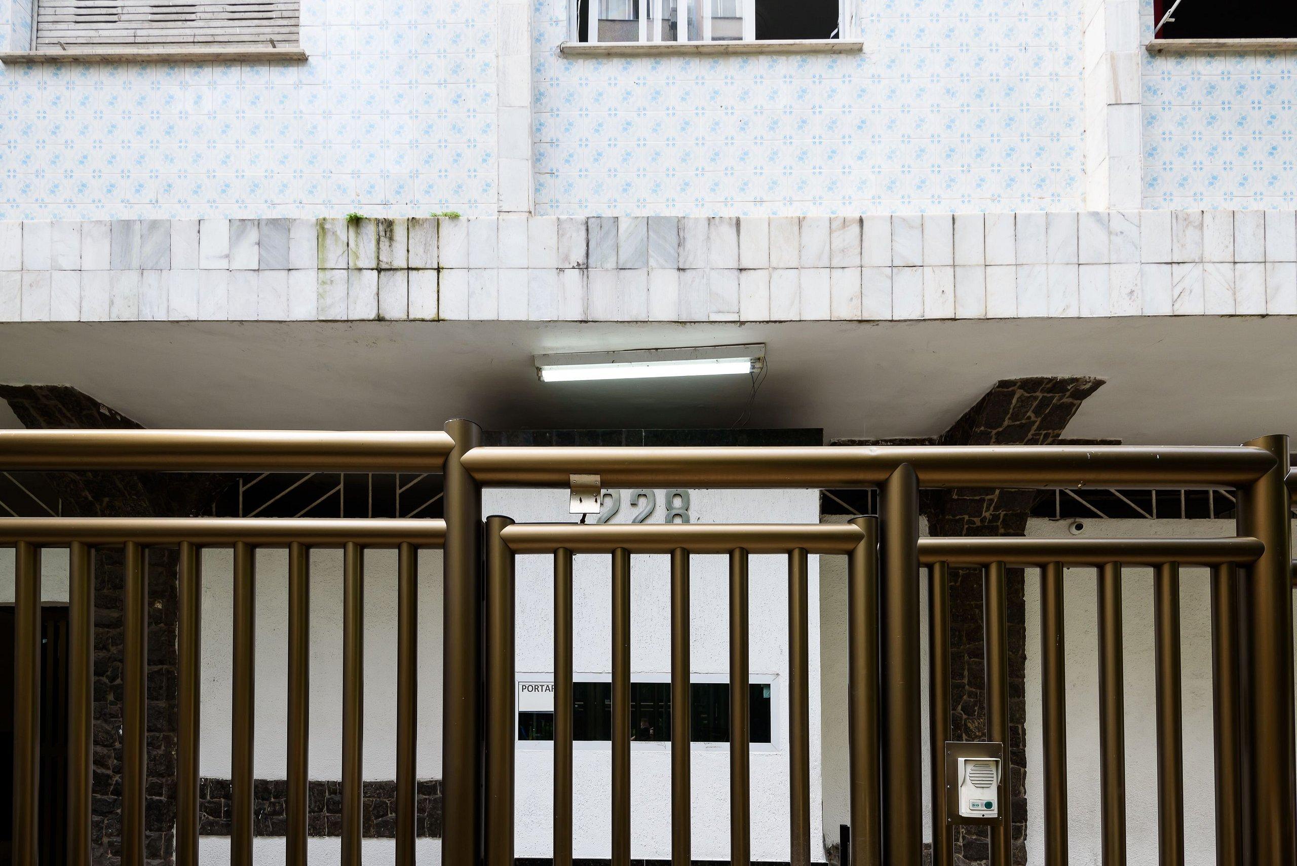 image-housing-carousel