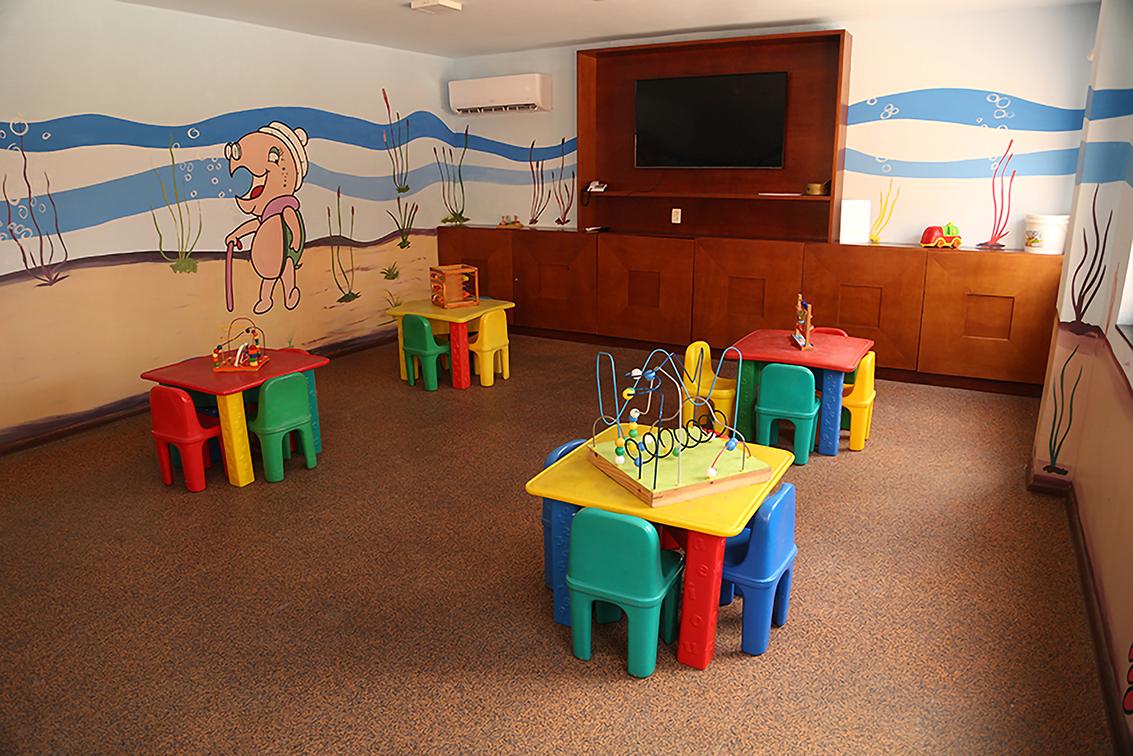 image-housing-carousel