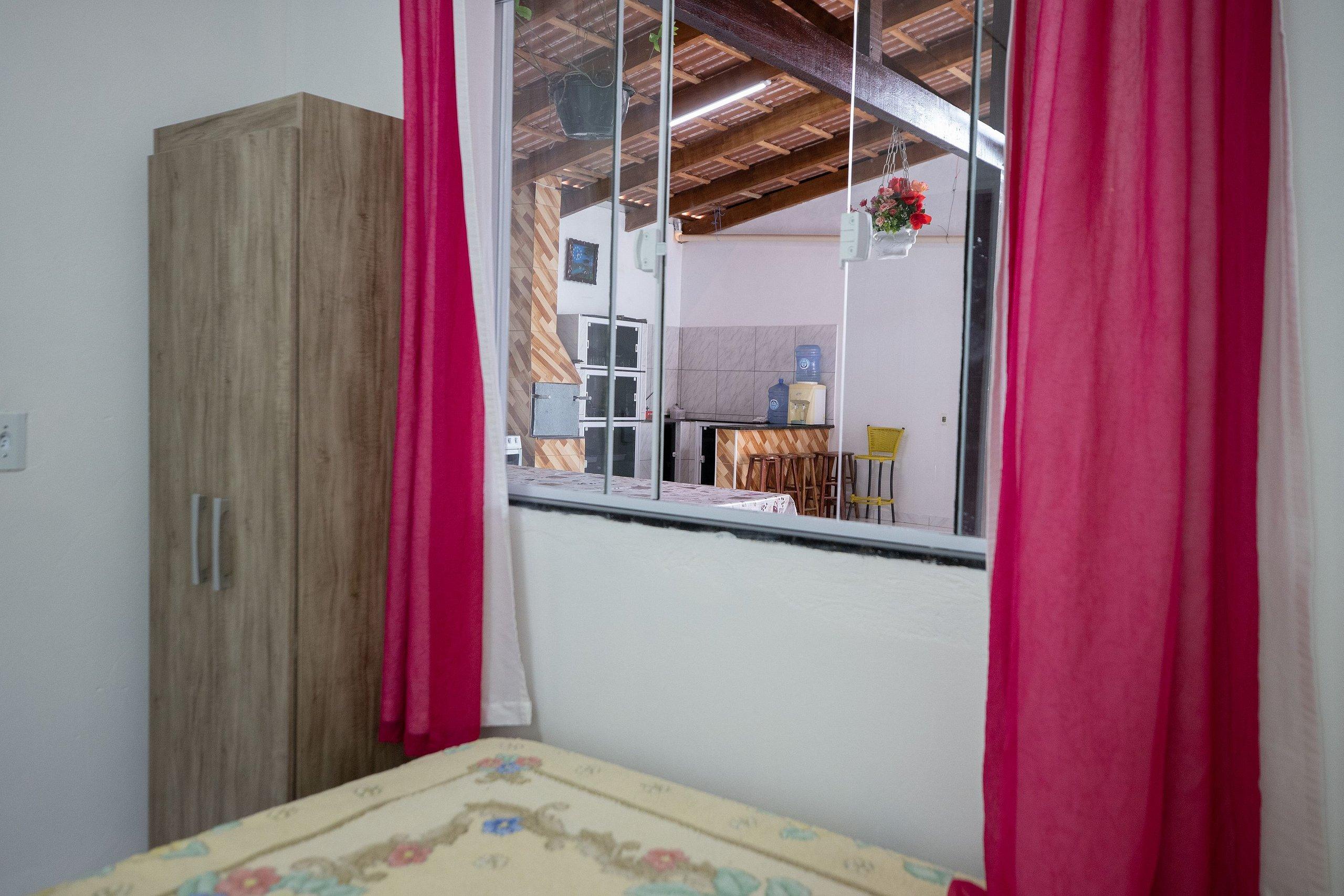 image-housing-carousel