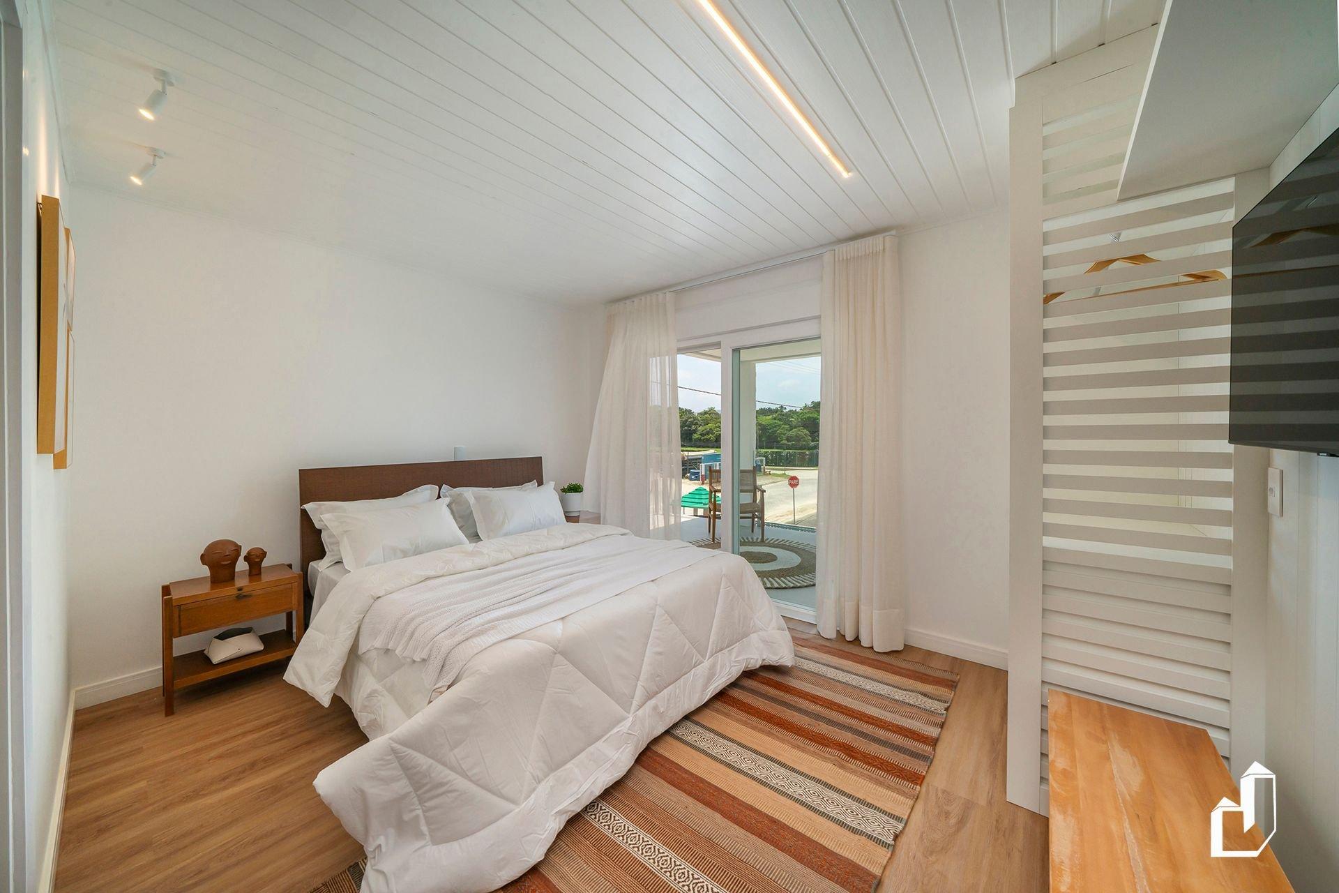 image-housing-carousel
