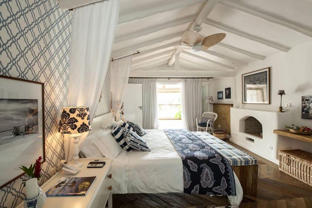 image-housing-carousel