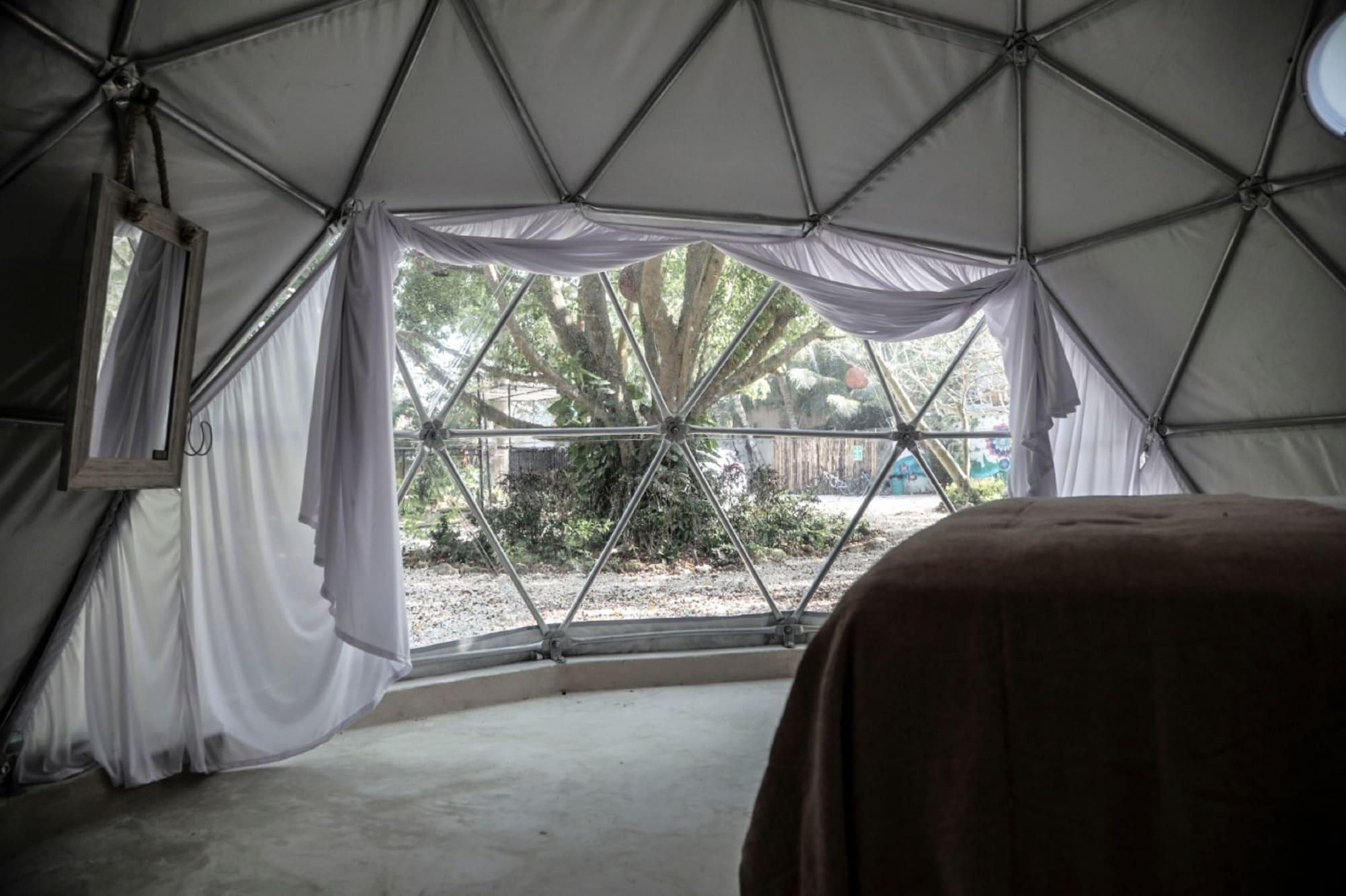 image-housing-carousel