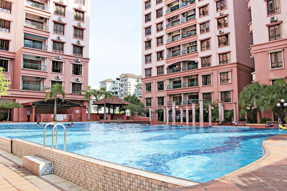 Marina Court Resort image