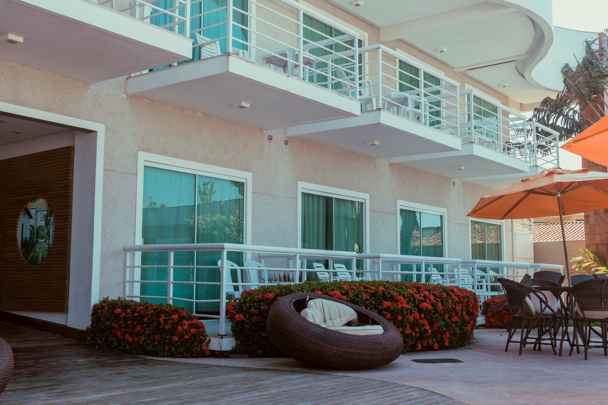 image-housing-carousel