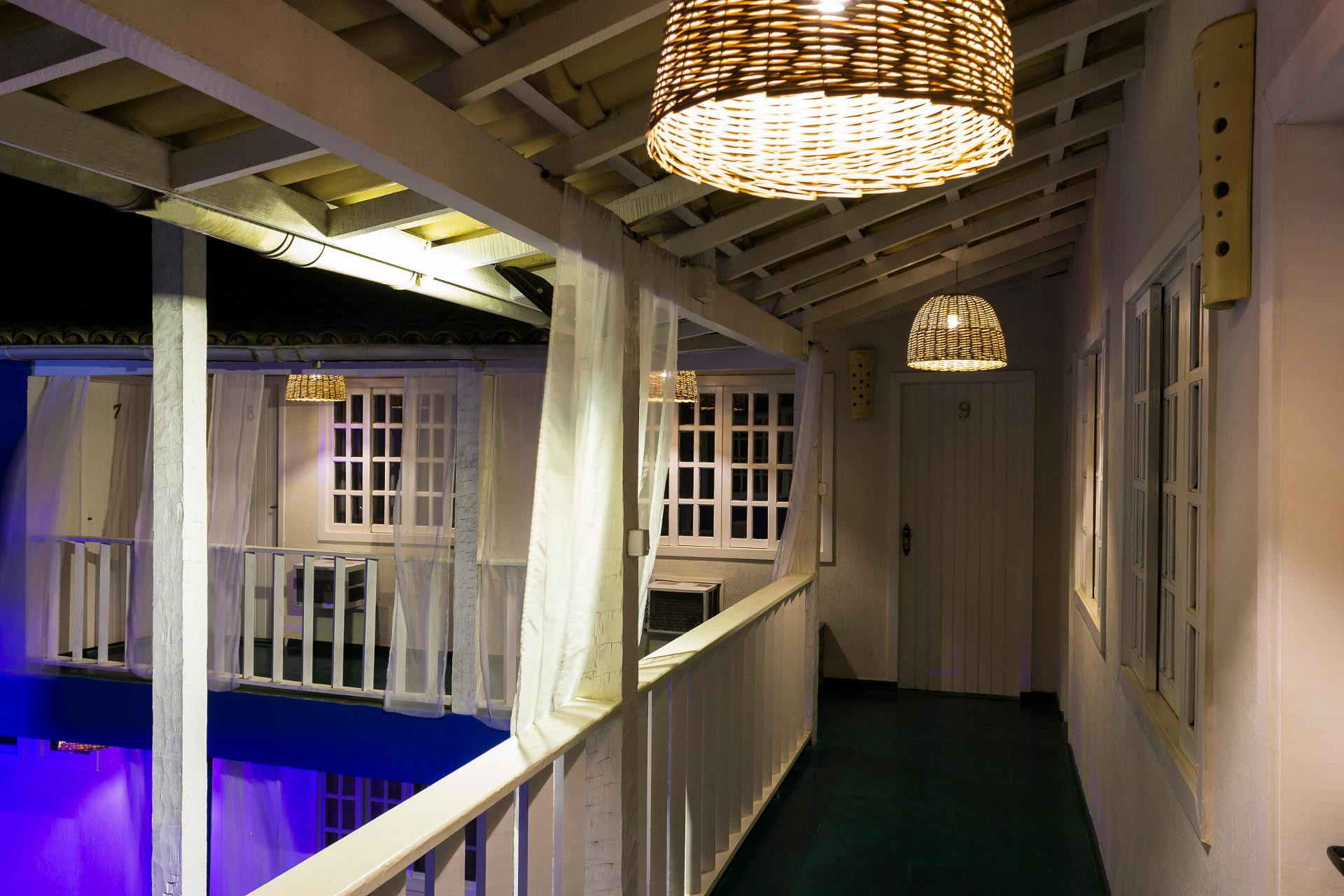 image-housing-carousel