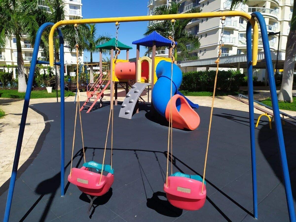 image-housing-carousel