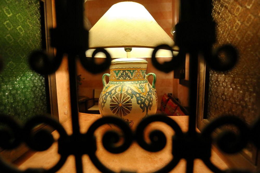 image-housing-carousel
