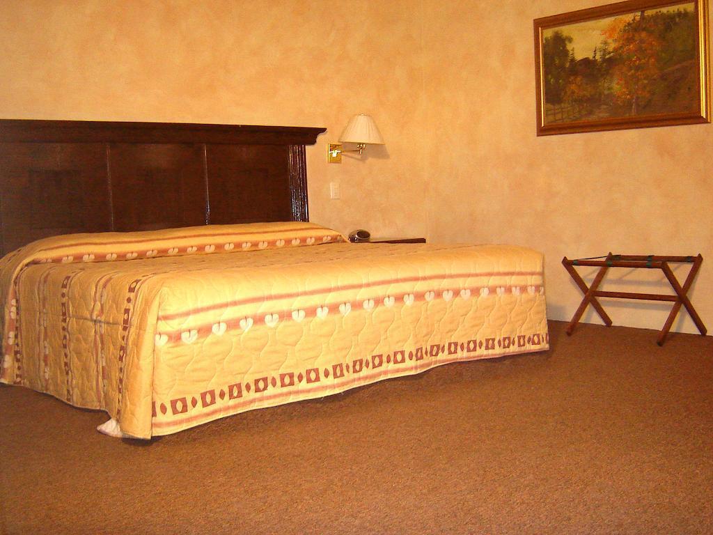 image-housing-carousel