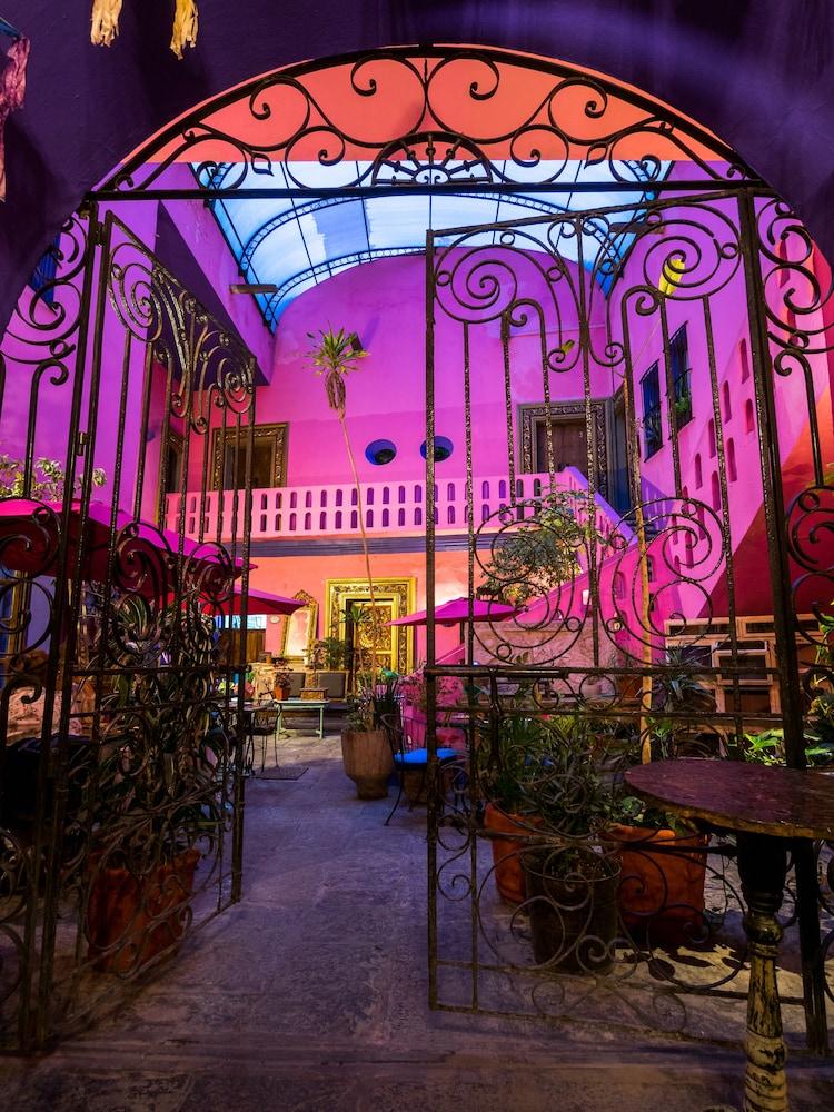 image-housing-carousel