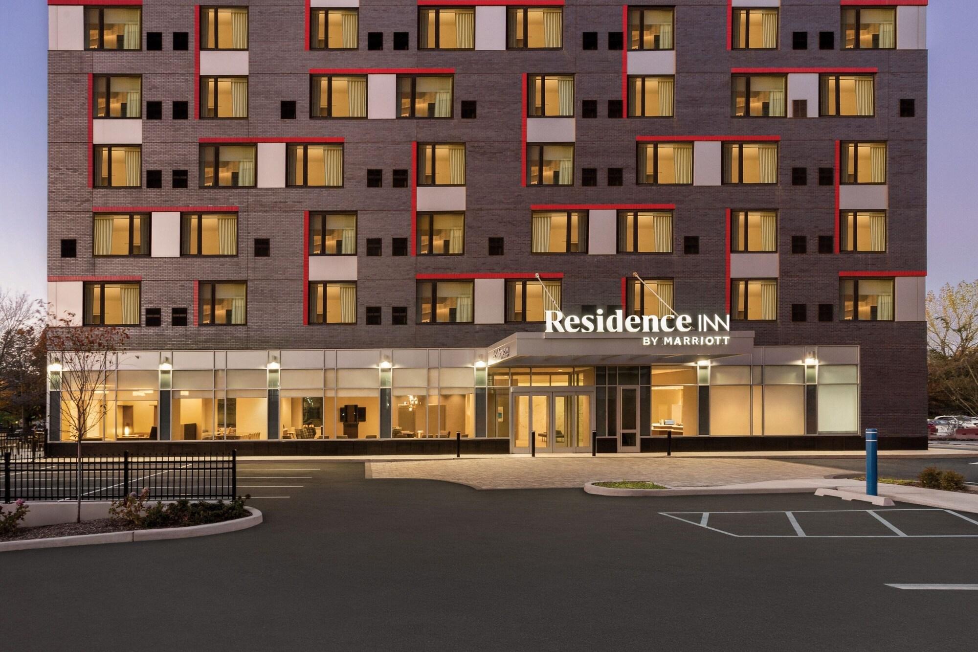 image-housing-carousel