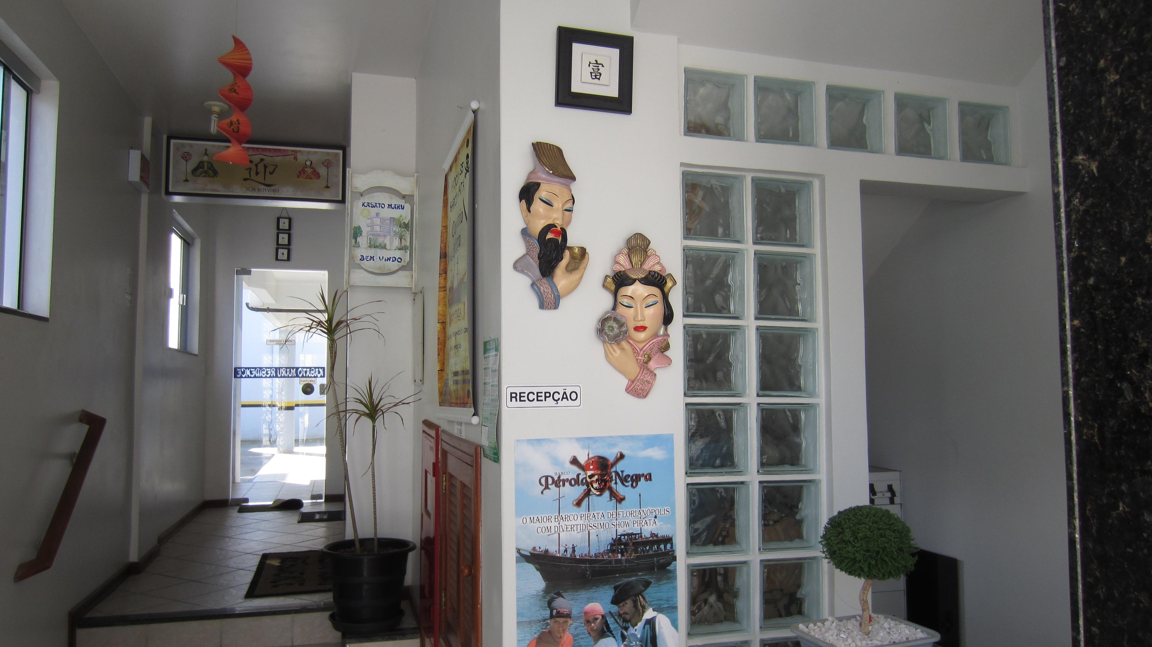 image-housing-carousel