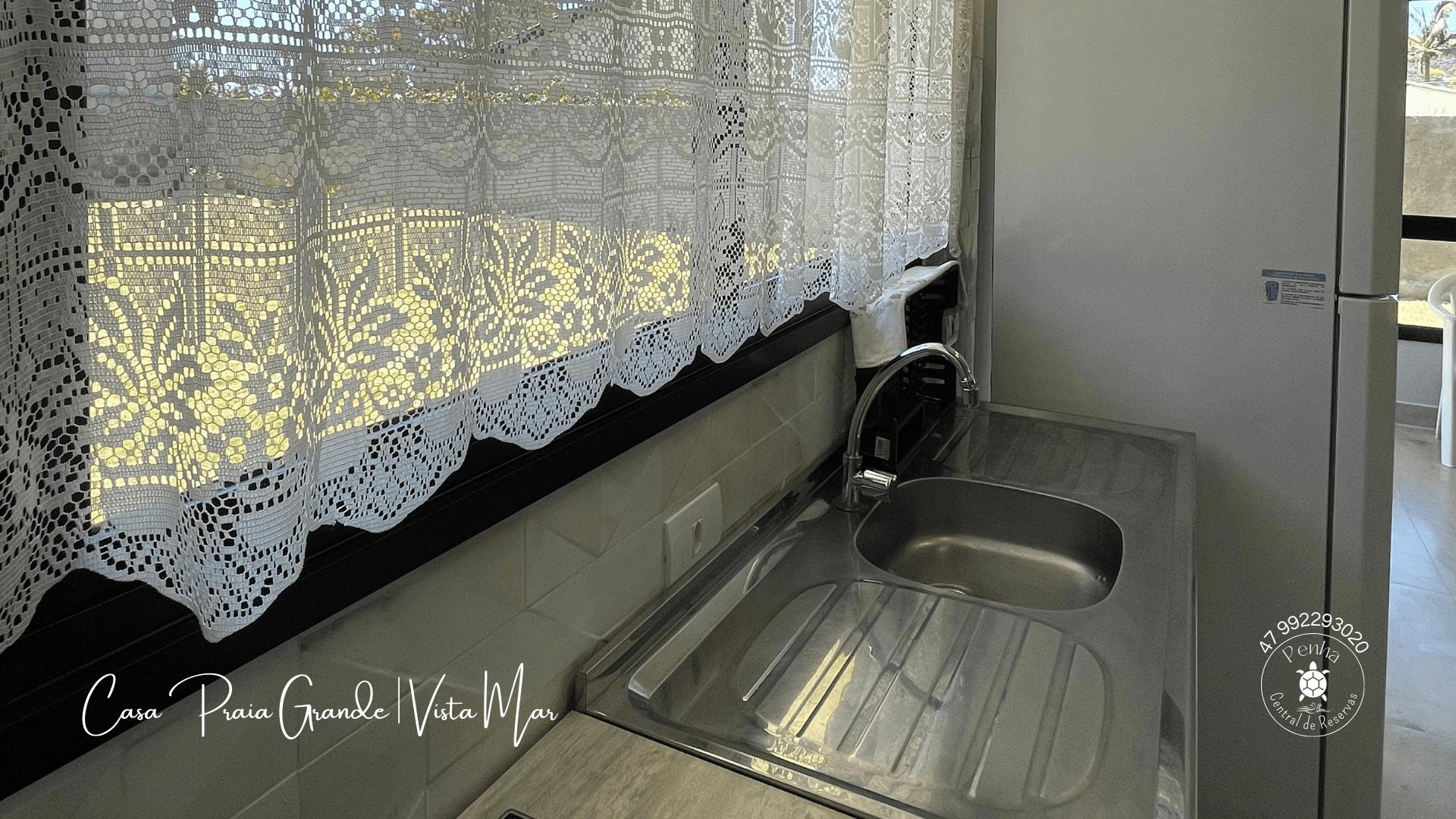 image-housing-carousel