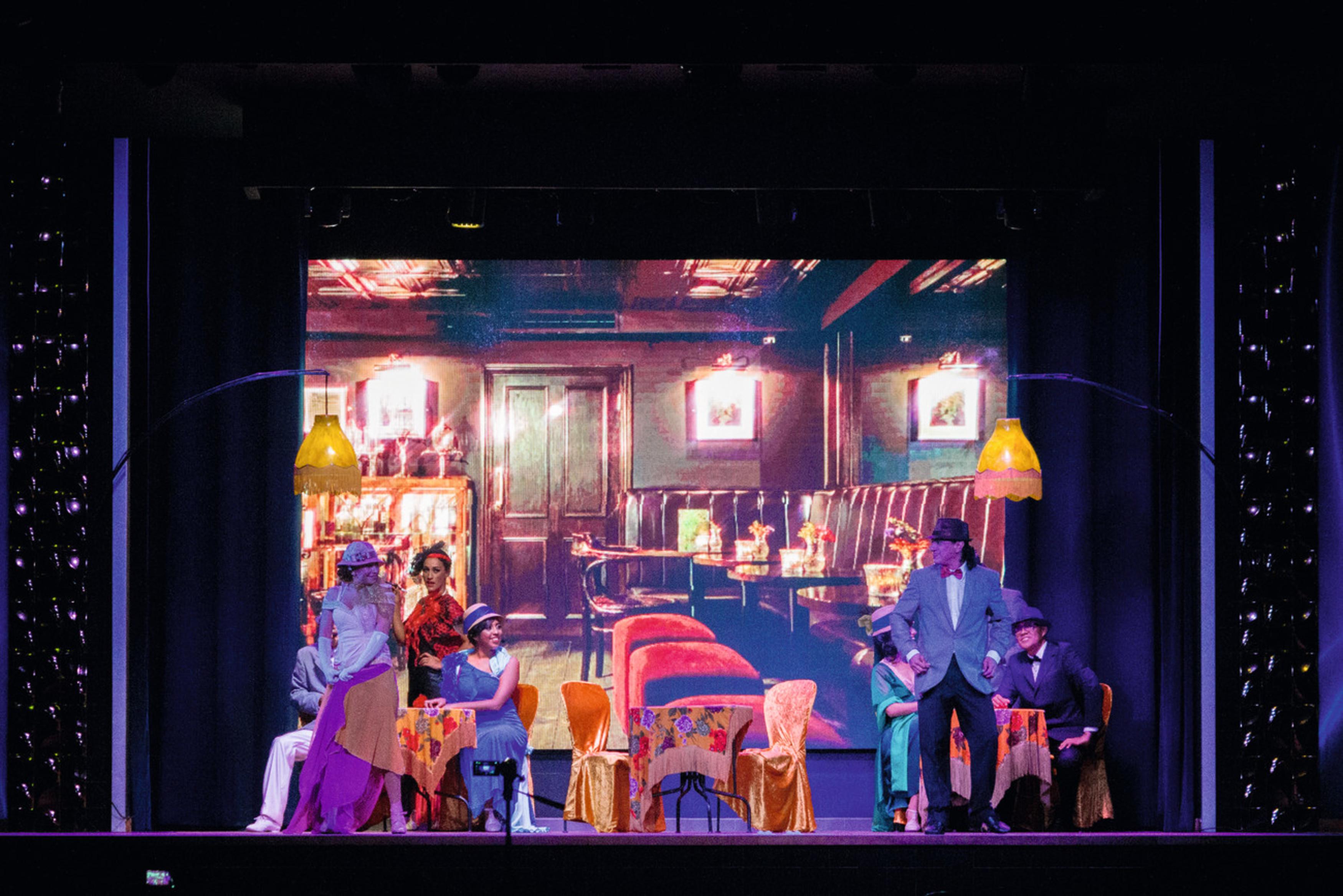 image-housing-carousel