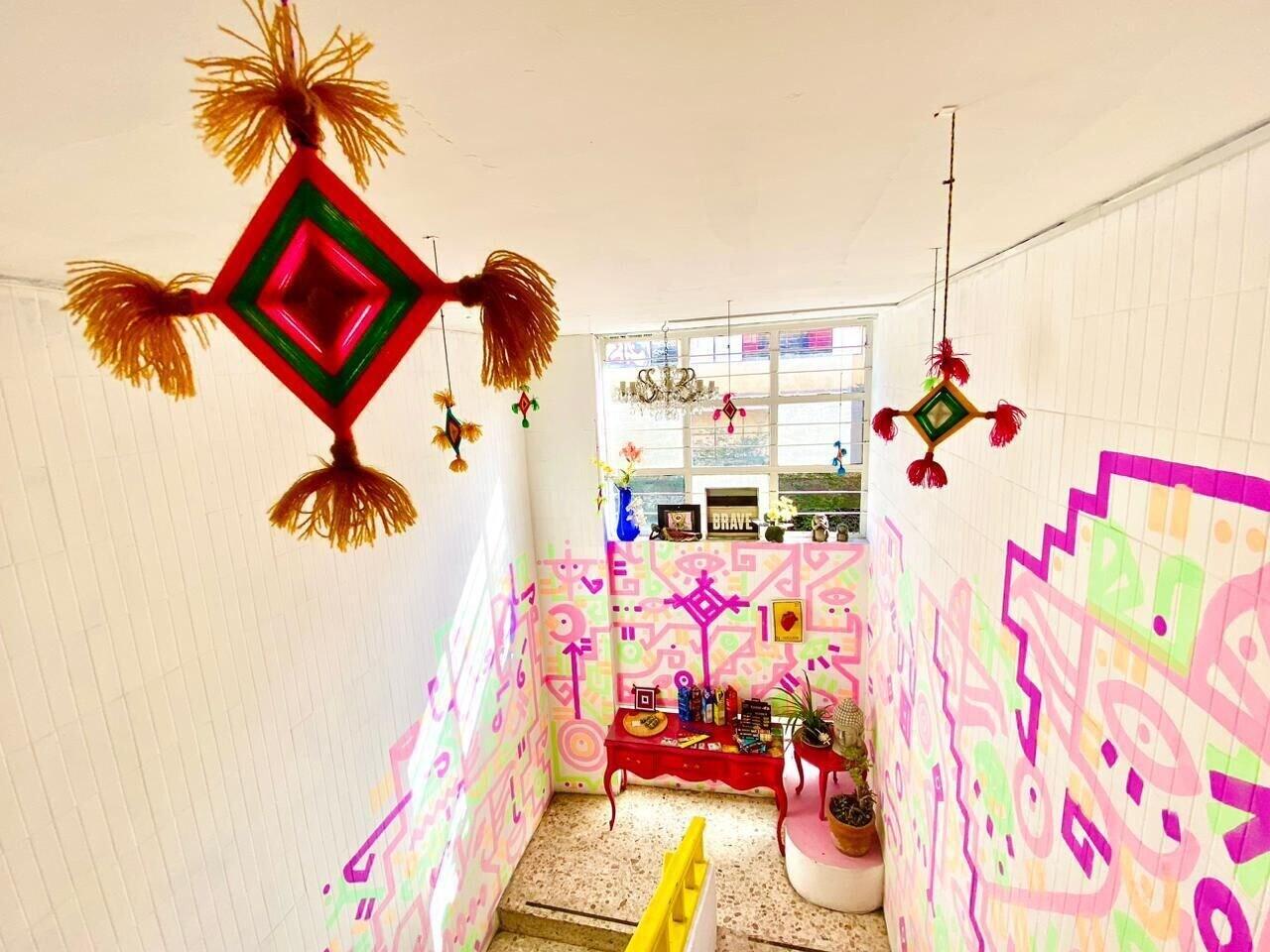 image-housing-carousel