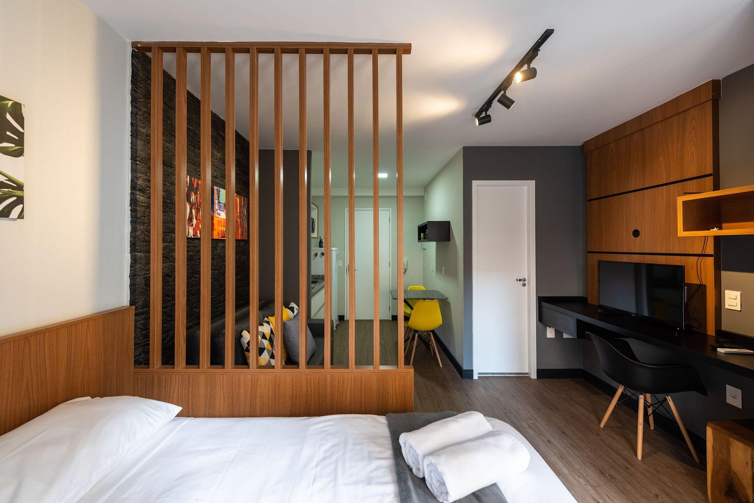 image-housing-carousel