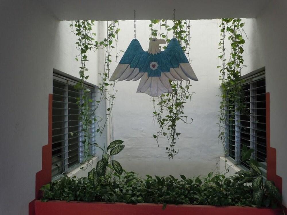image-housing-carousel