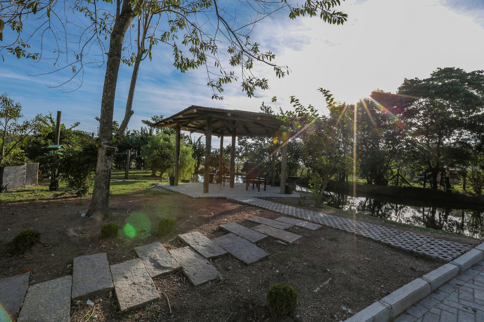 image-housing-carousel