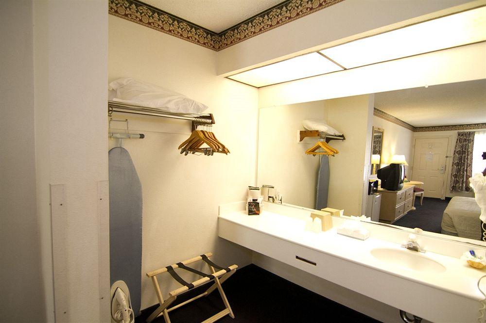 image-housing-carousel