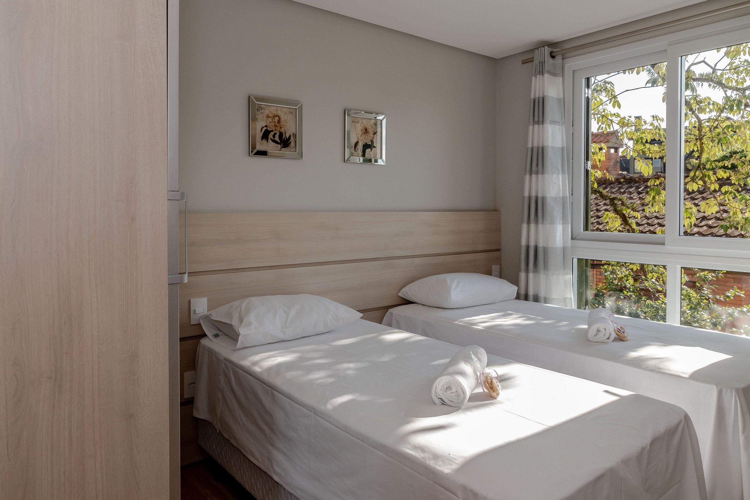 image-housing-carousel