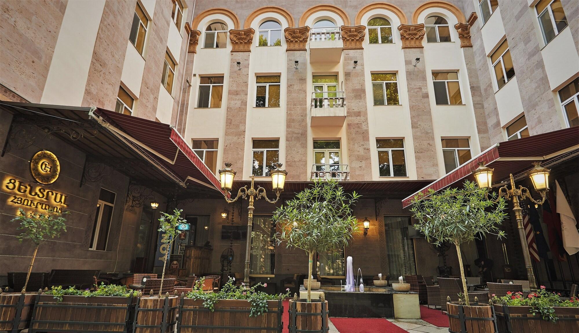 image-housing-carousel