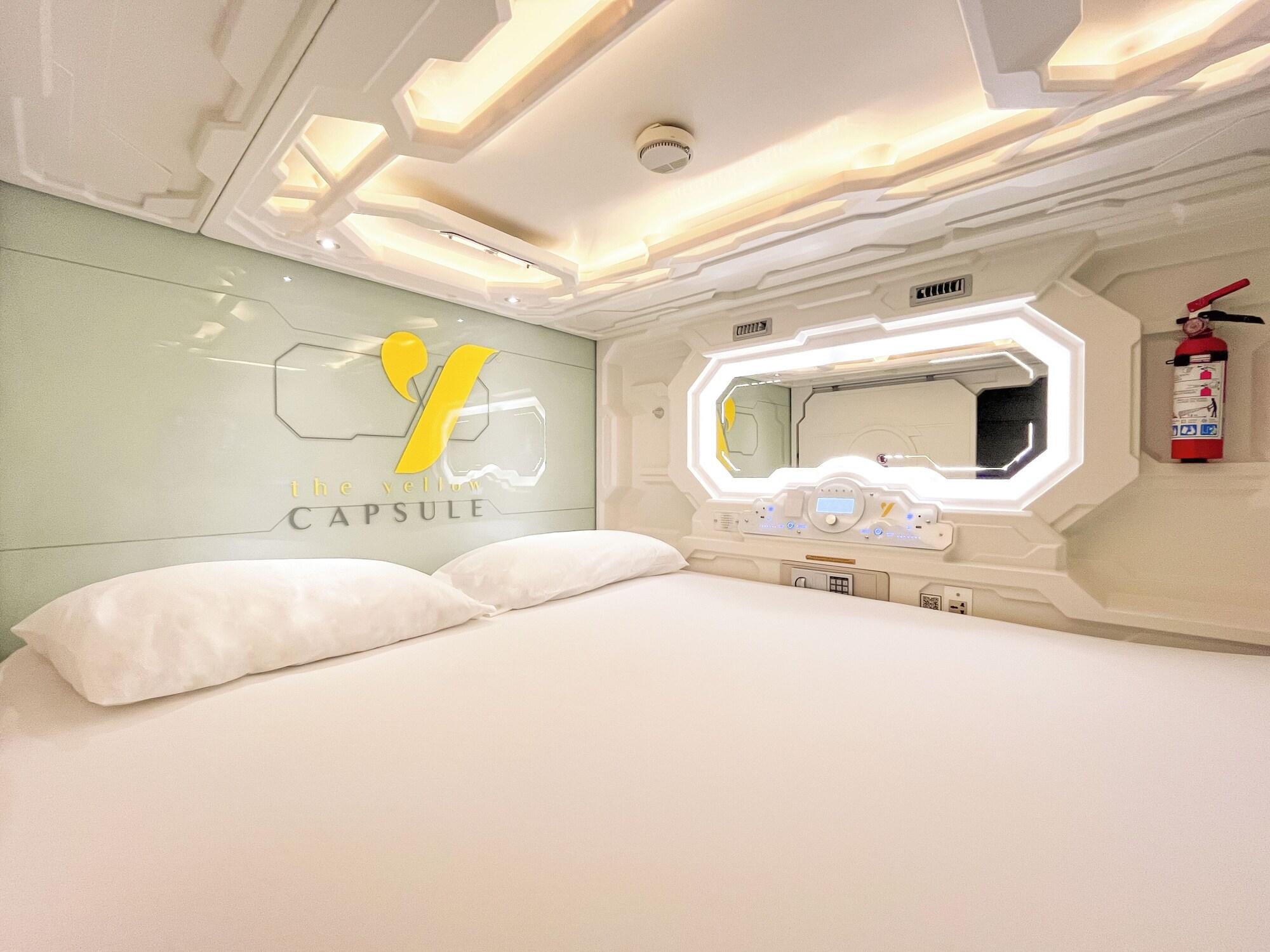 Queen Capsule