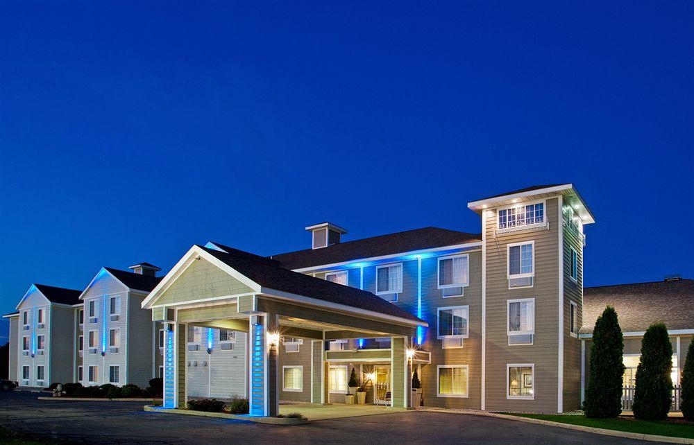Holiday Inn Express & Suites New Buffalo, MI image