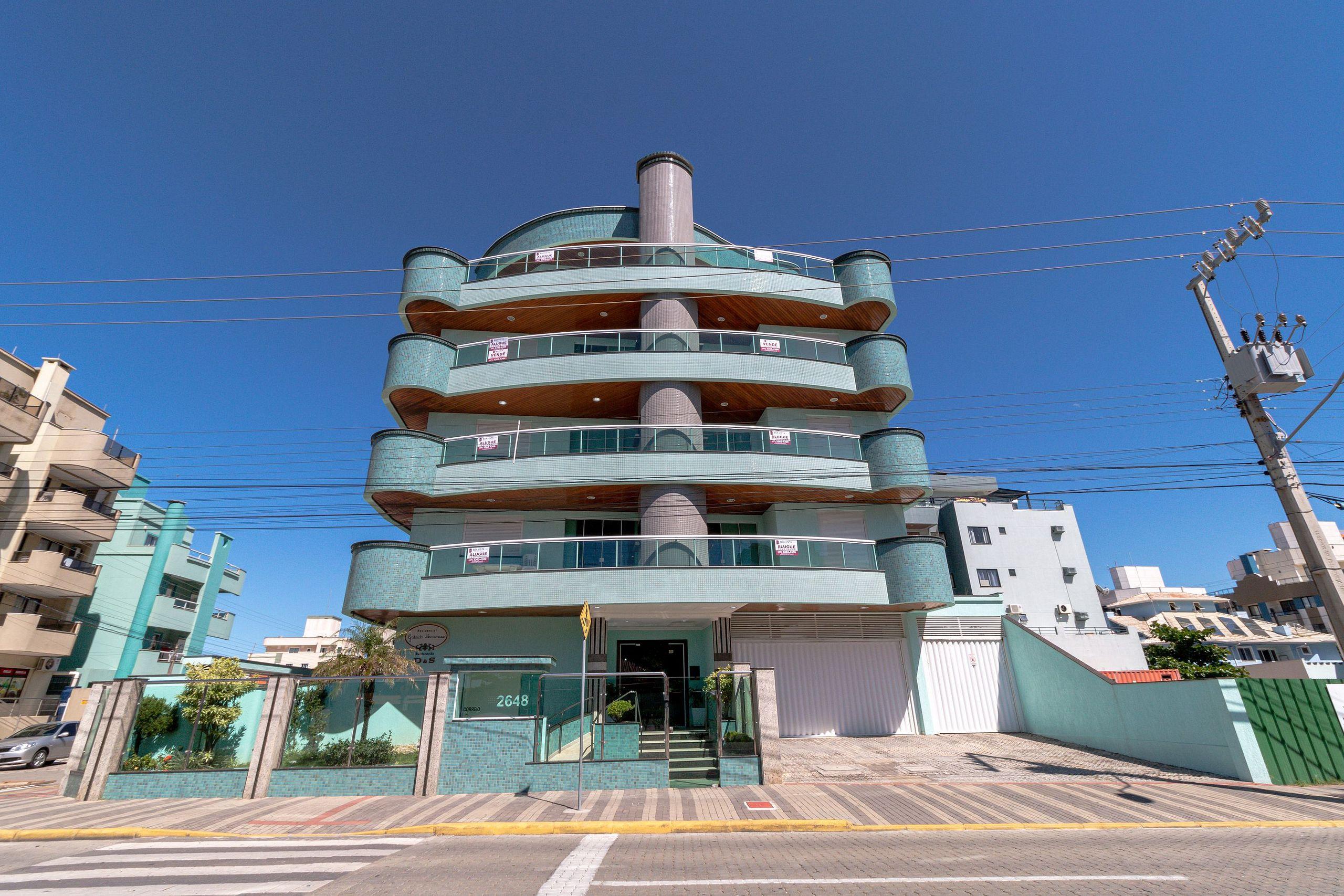 image-housing-carousel