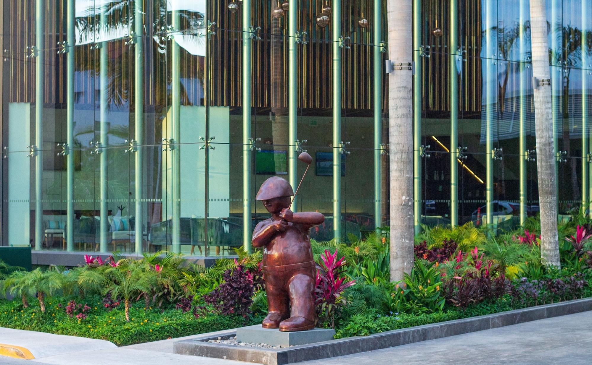 Holiday Inn & Suites Puerto Vallarta Marina & Golf