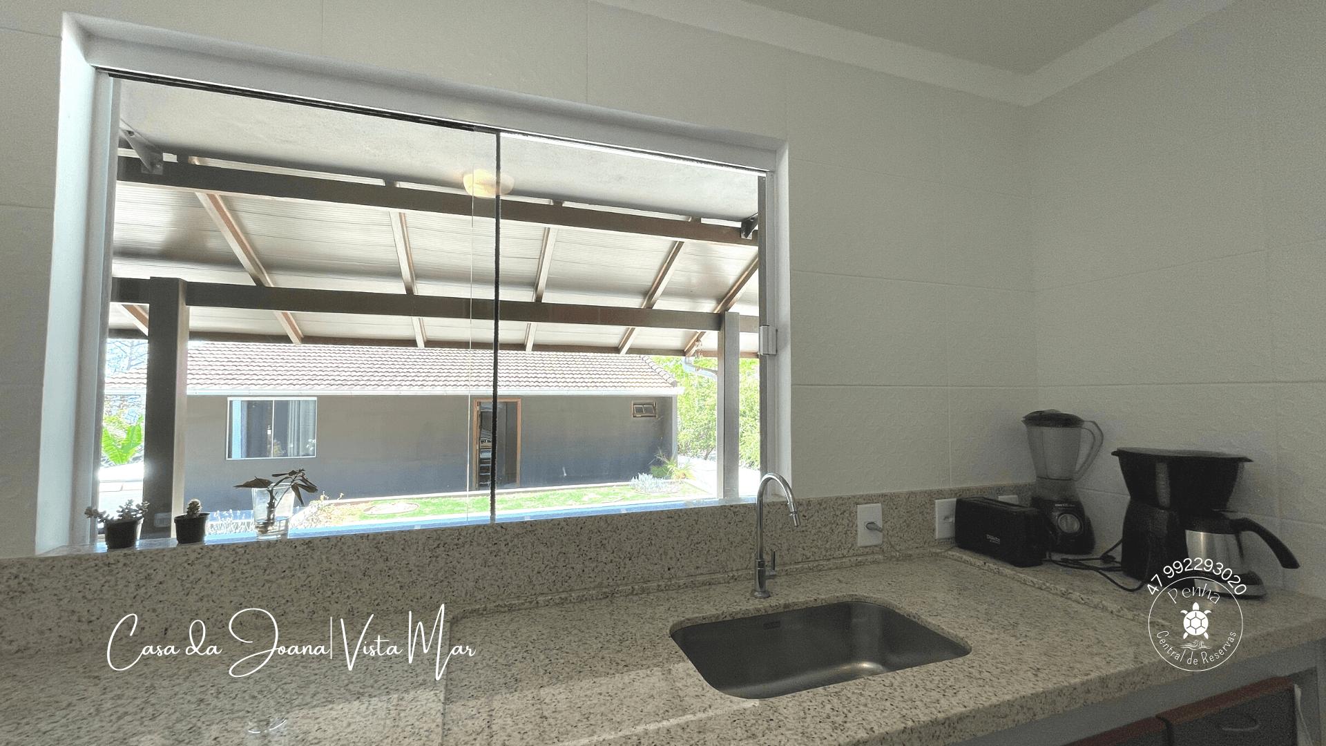 image-housing-carousel
