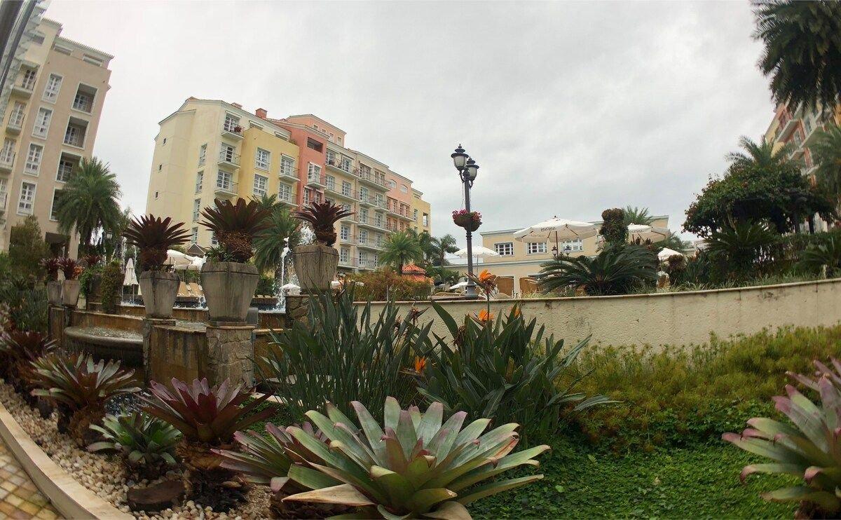image-housing-carousel