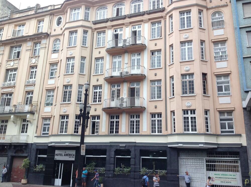 image-housing-carousel