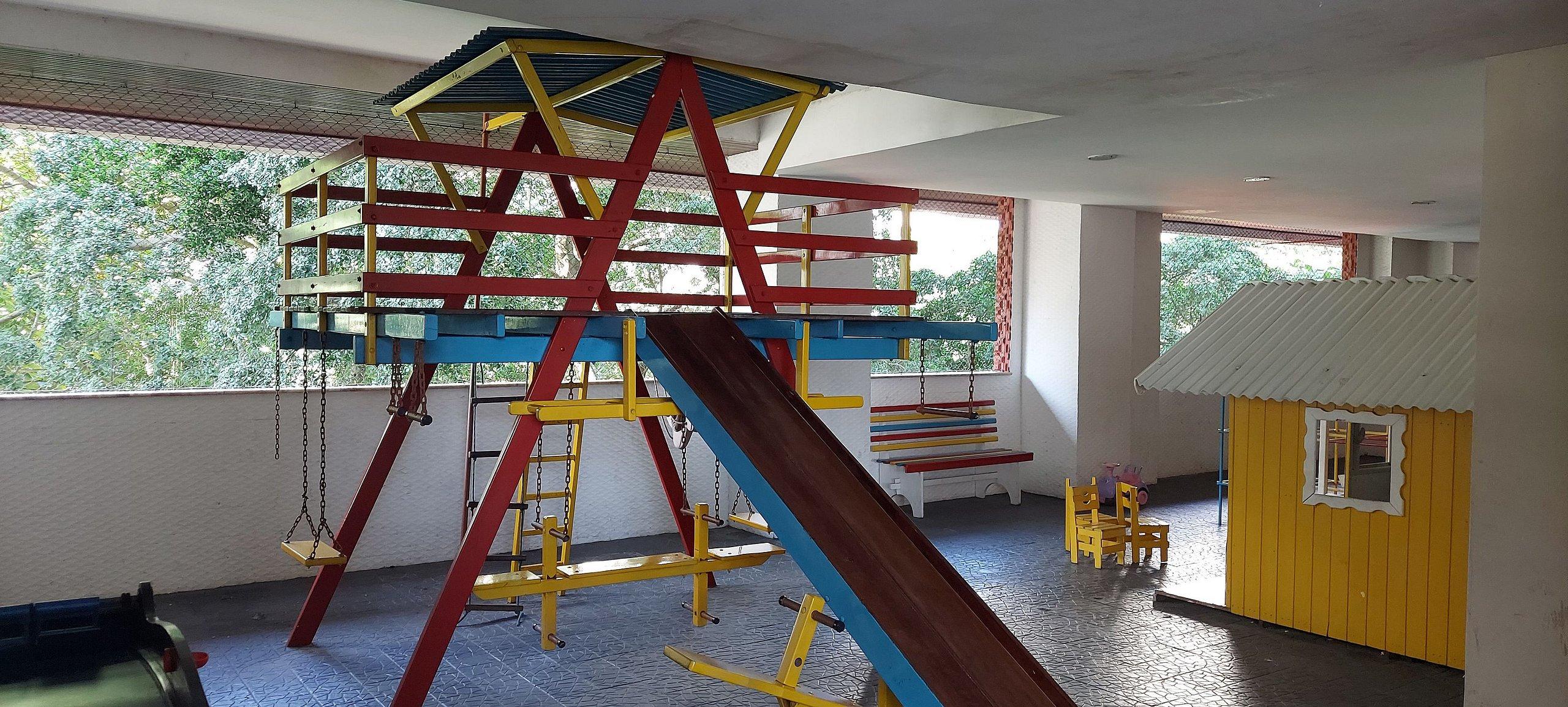 image-housing-carousel