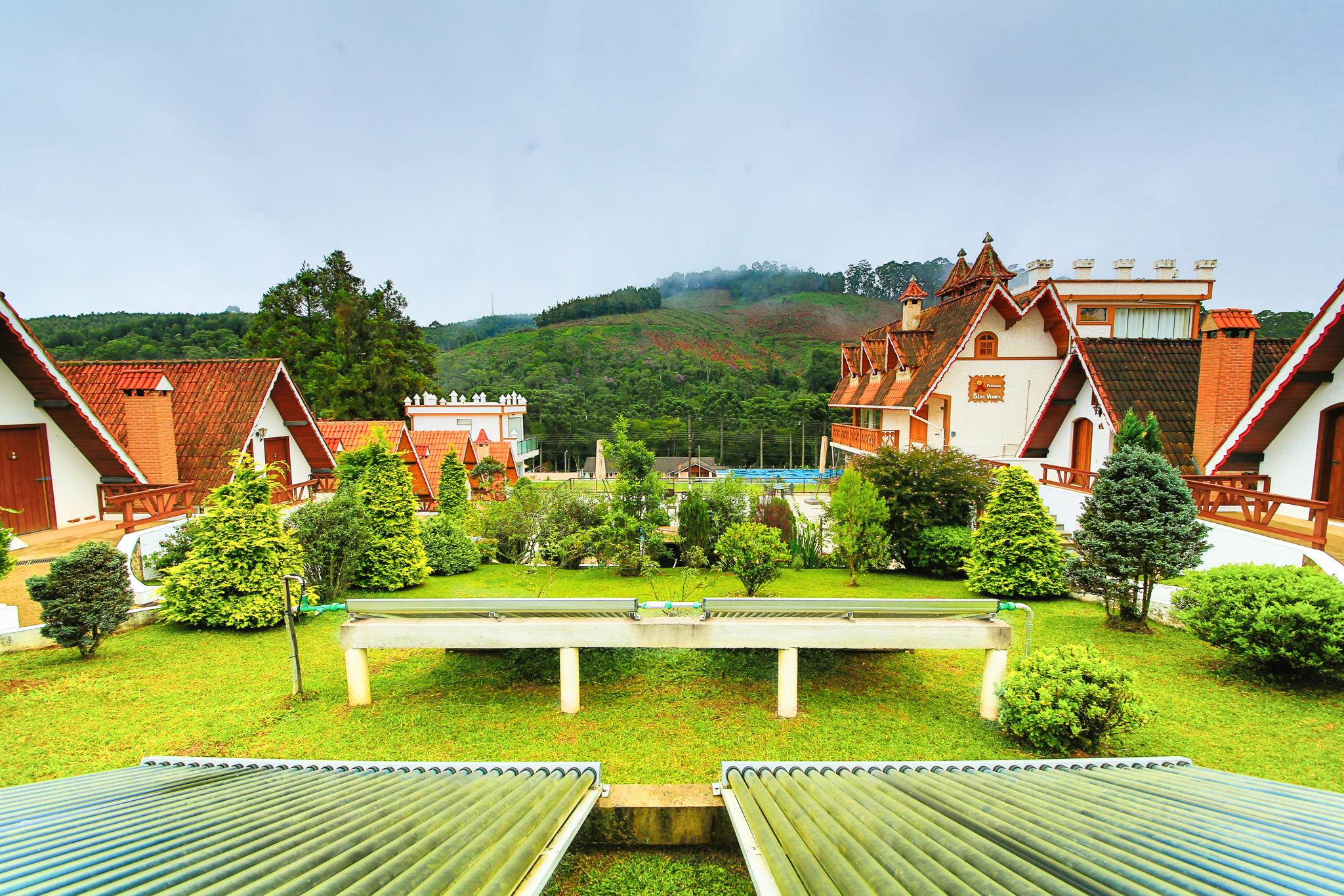 image-housing-carousel