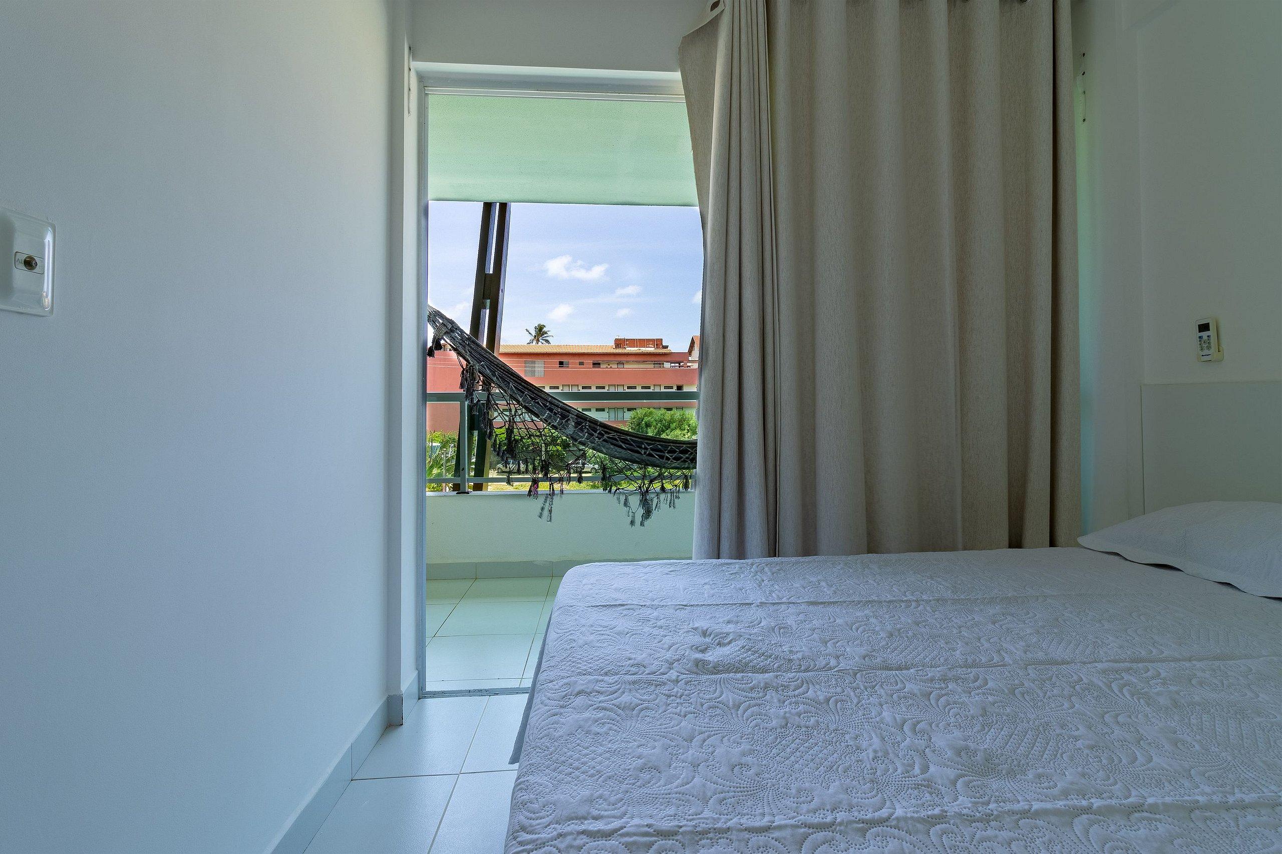 image-housing-carousel