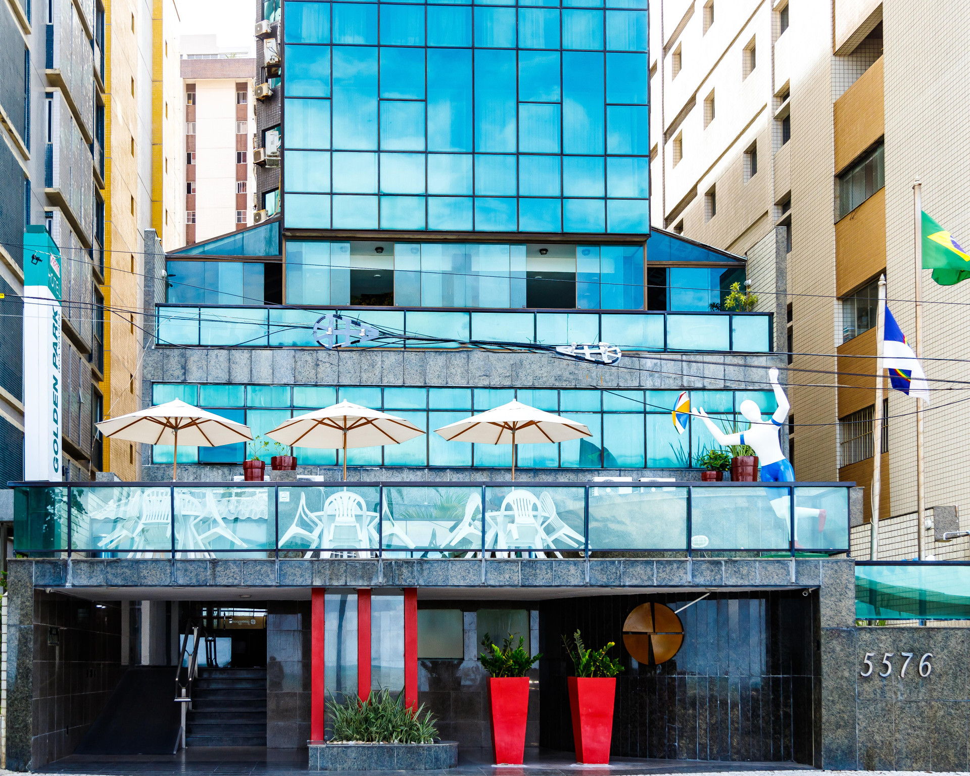 image-housing-carousel