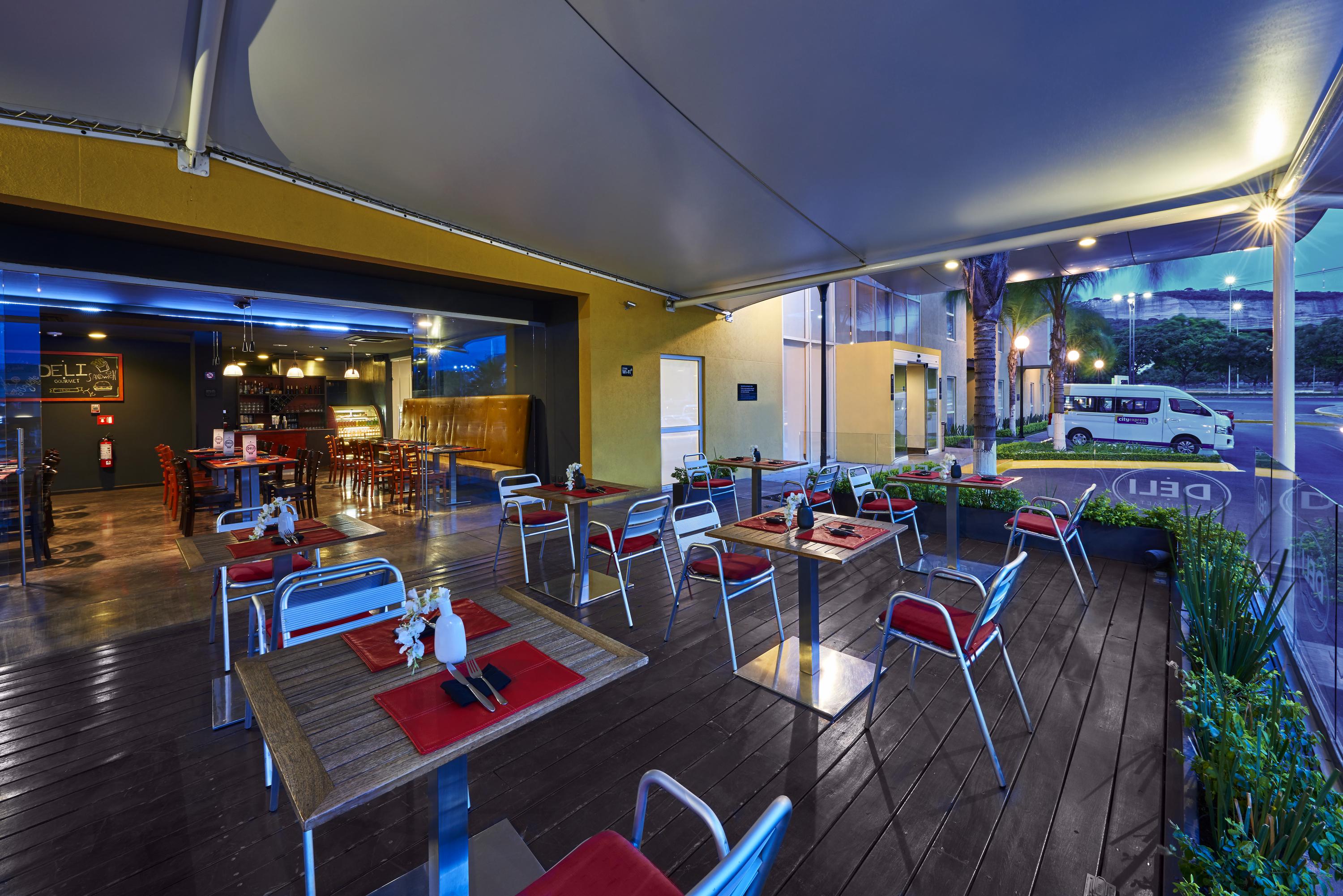 image-housing-carousel