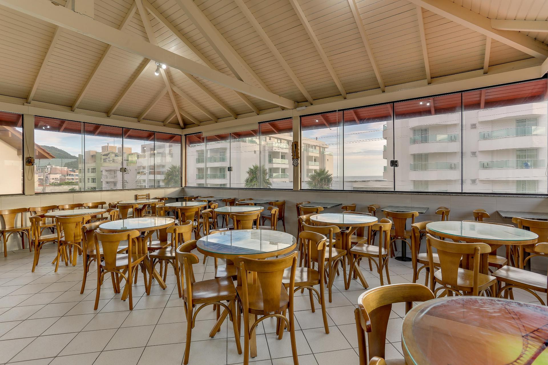 image-housing-carousel