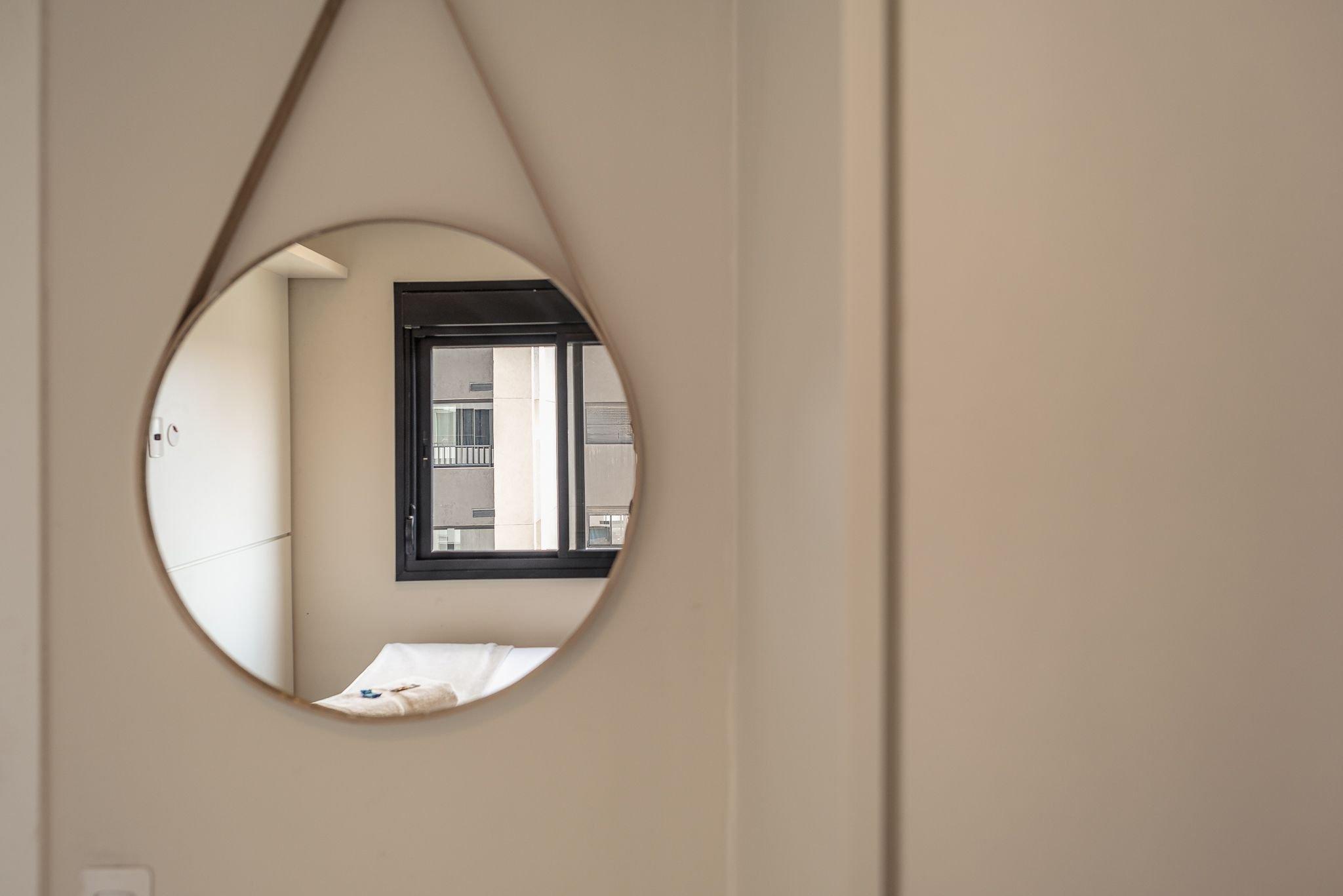 image-housing-carousel