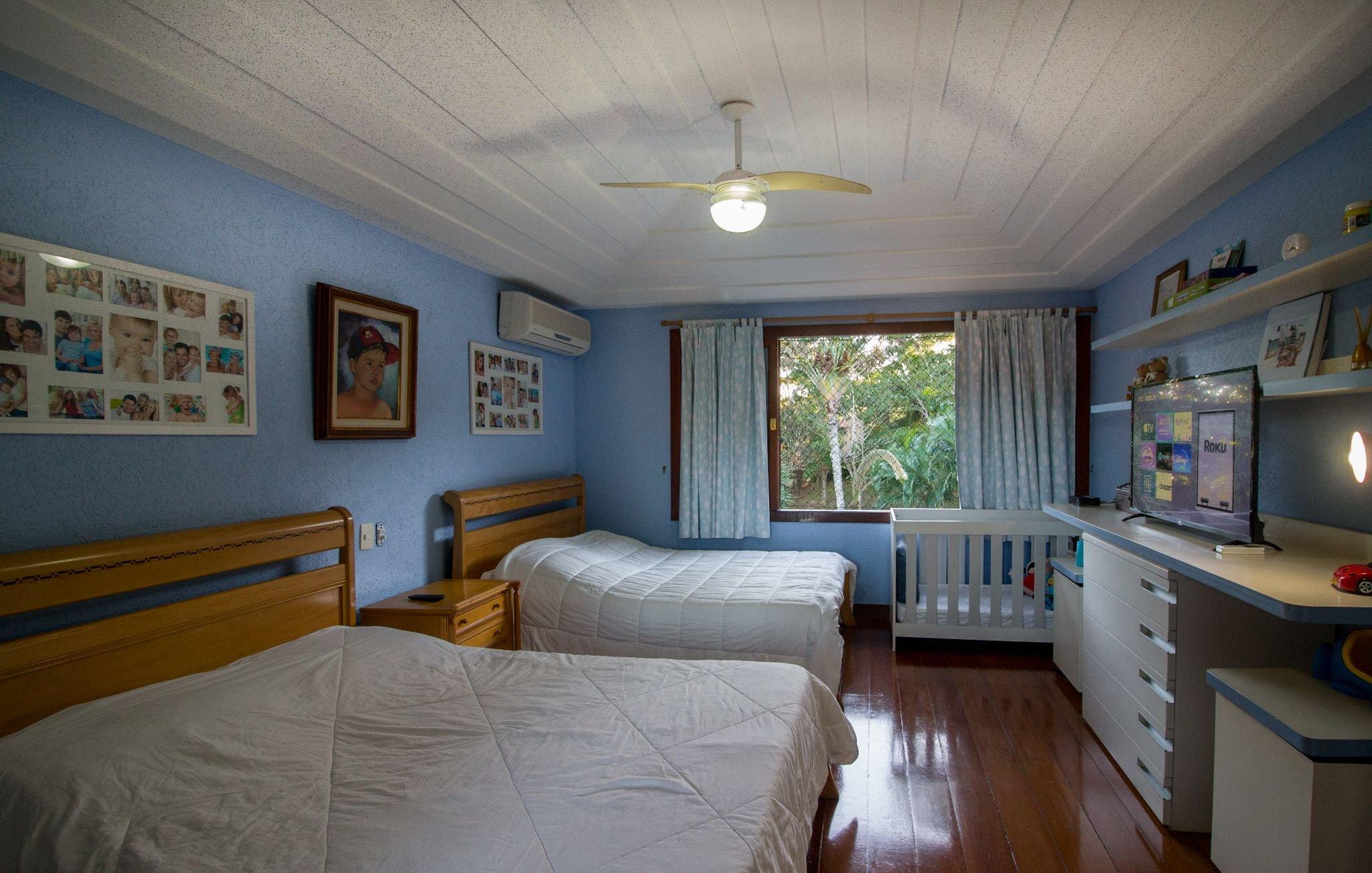 image-housing-carousel