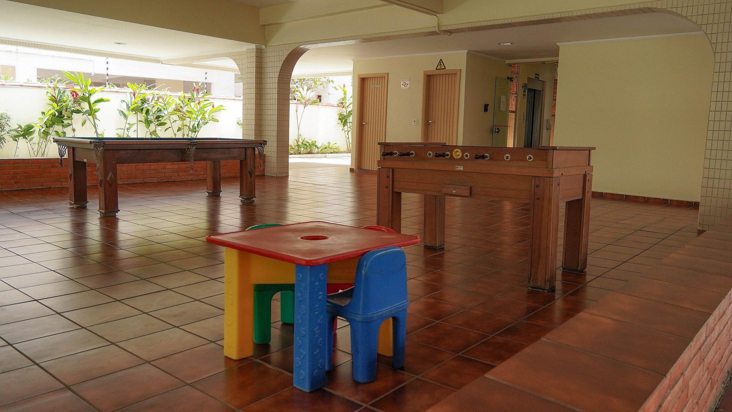image-housing-carousel