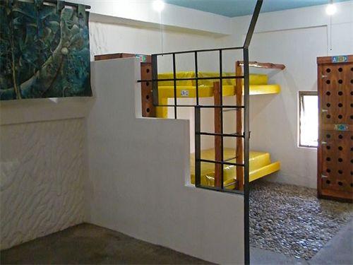 image-housing-carousel