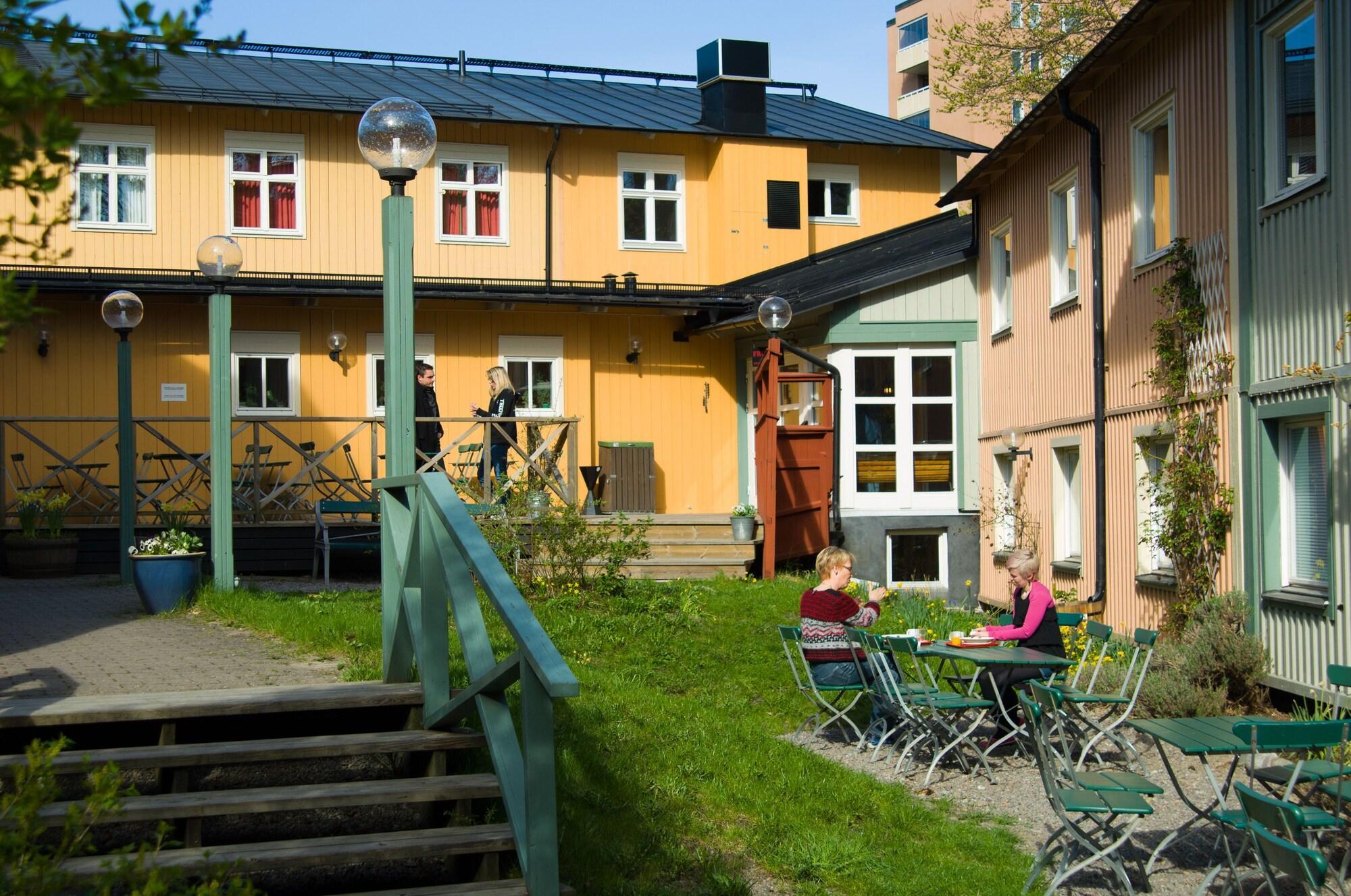 image-housing-carousel