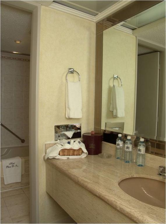 image-housing-carousel